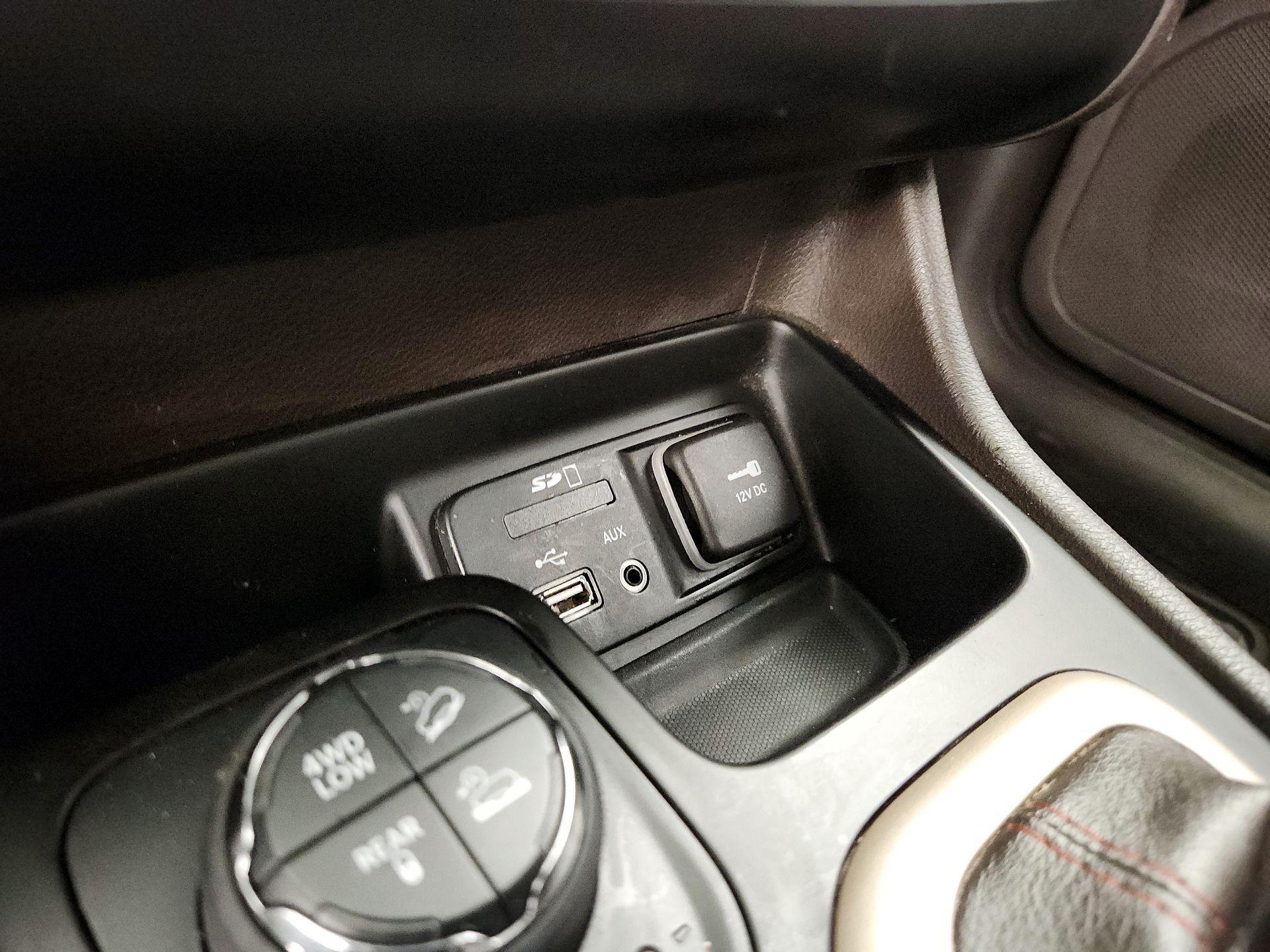 Thumbnail: 2014 Jeep Cherokee - 18