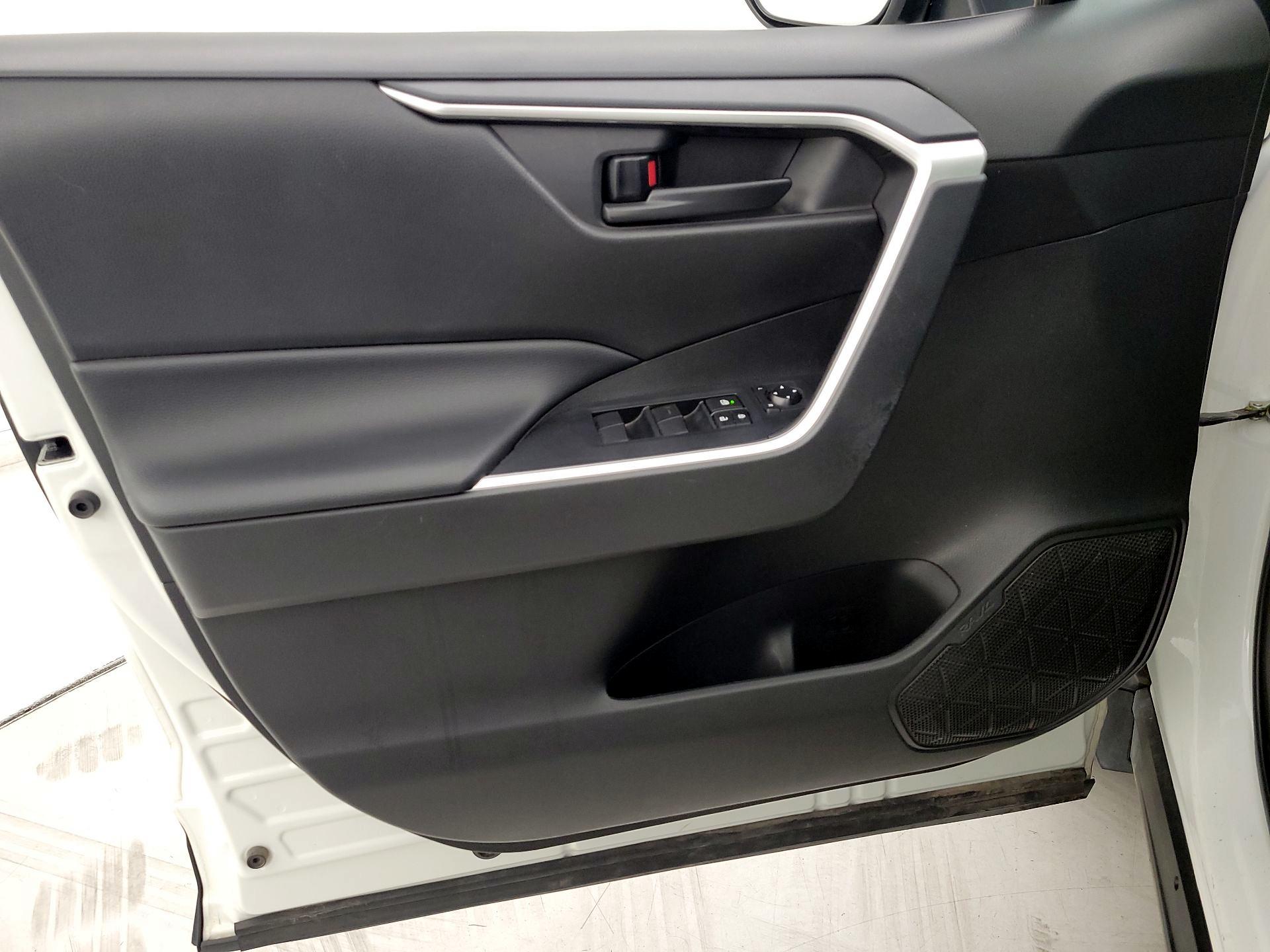 Thumbnail: 2022 Toyota RAV4 - 12