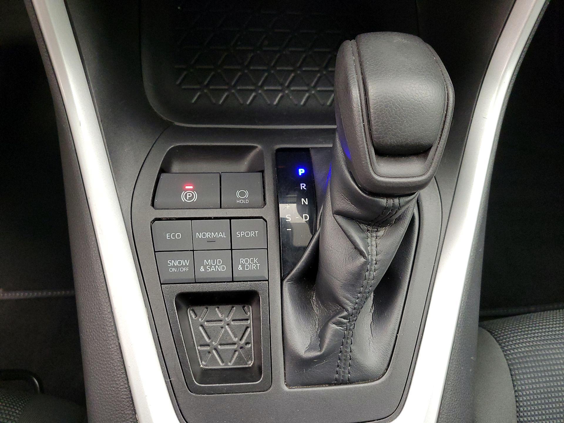 Thumbnail: 2022 Toyota RAV4 - 15