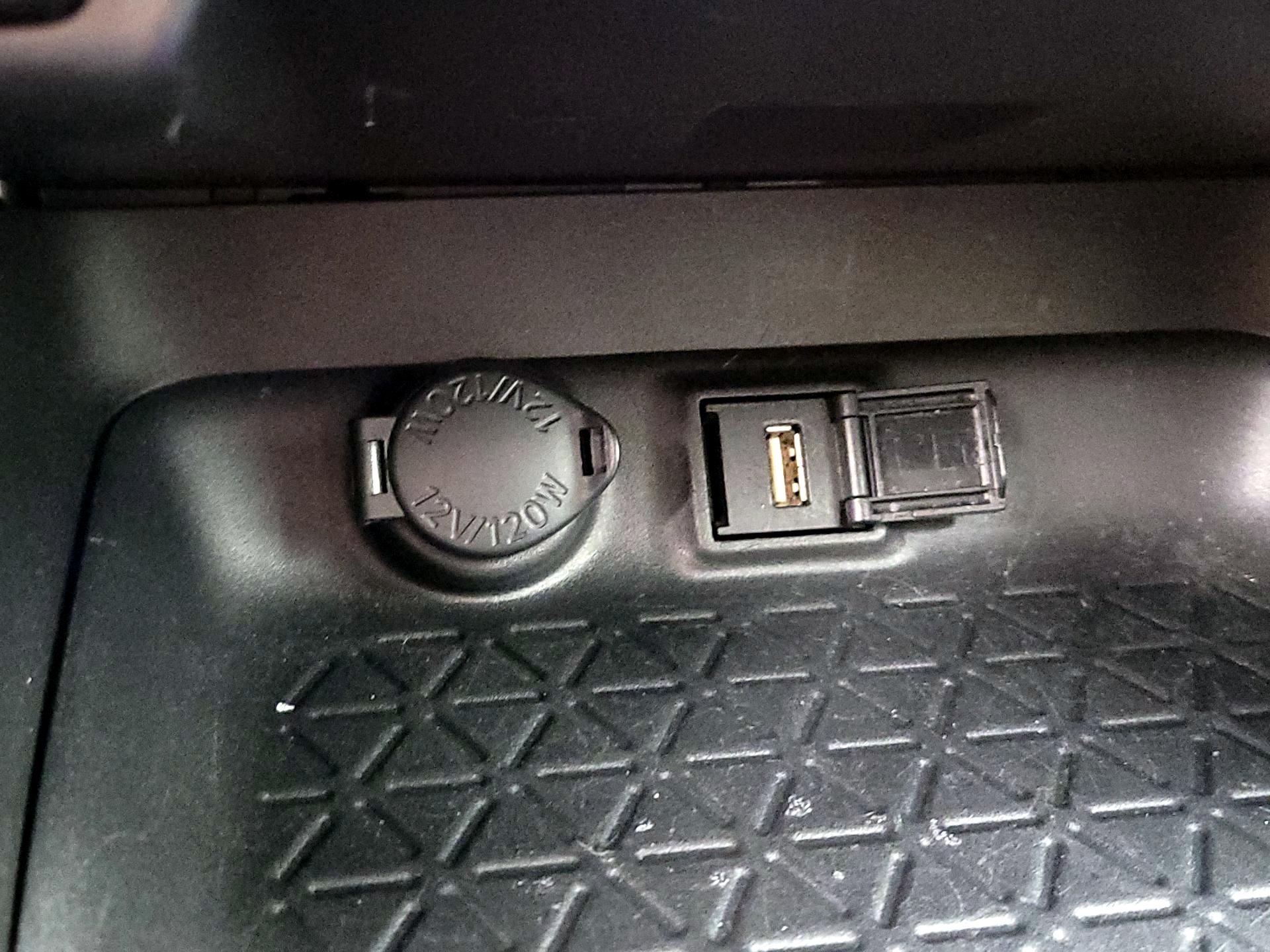 Thumbnail: 2022 Toyota RAV4 - 16