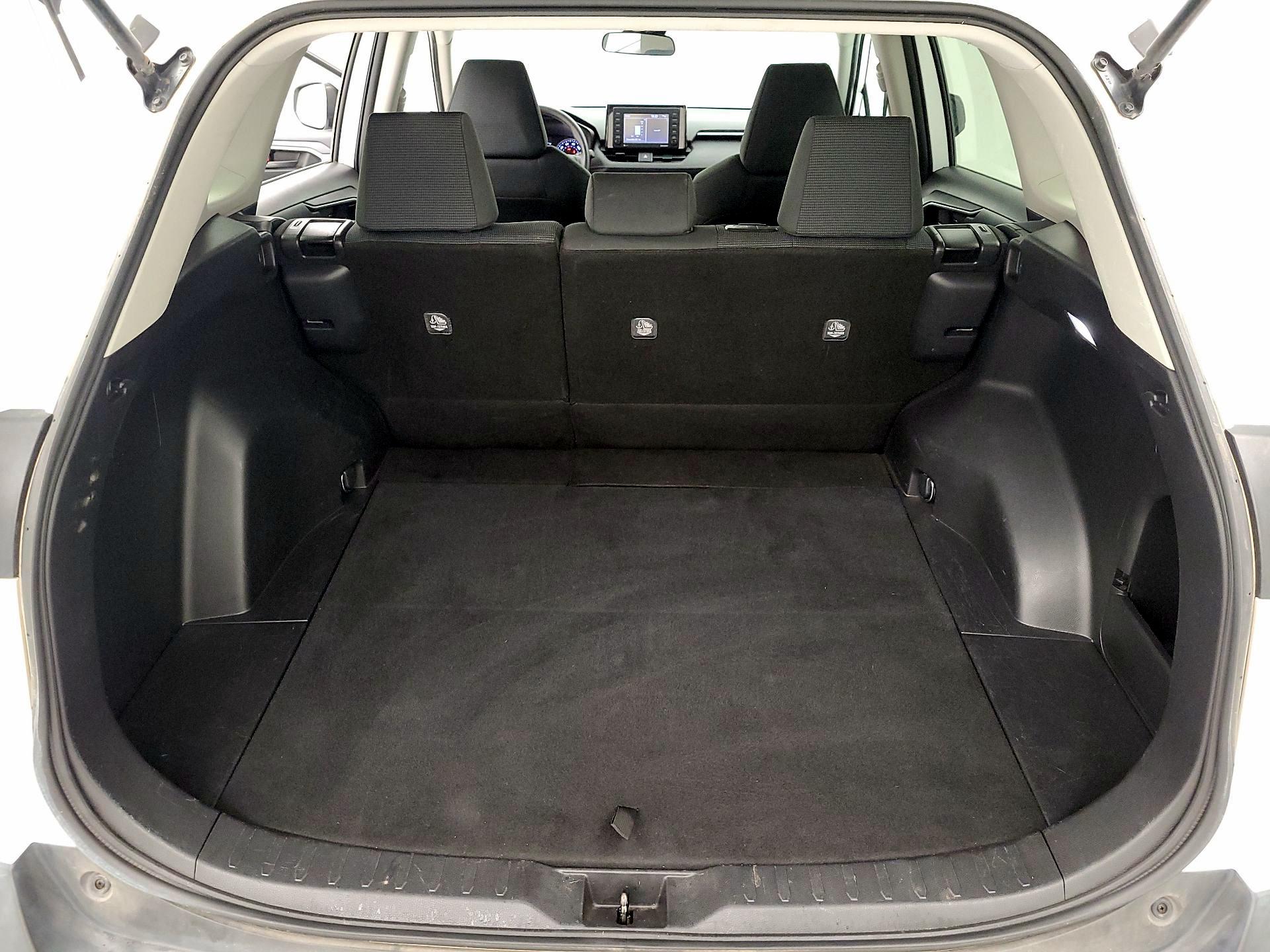 Thumbnail: 2022 Toyota RAV4 - 18