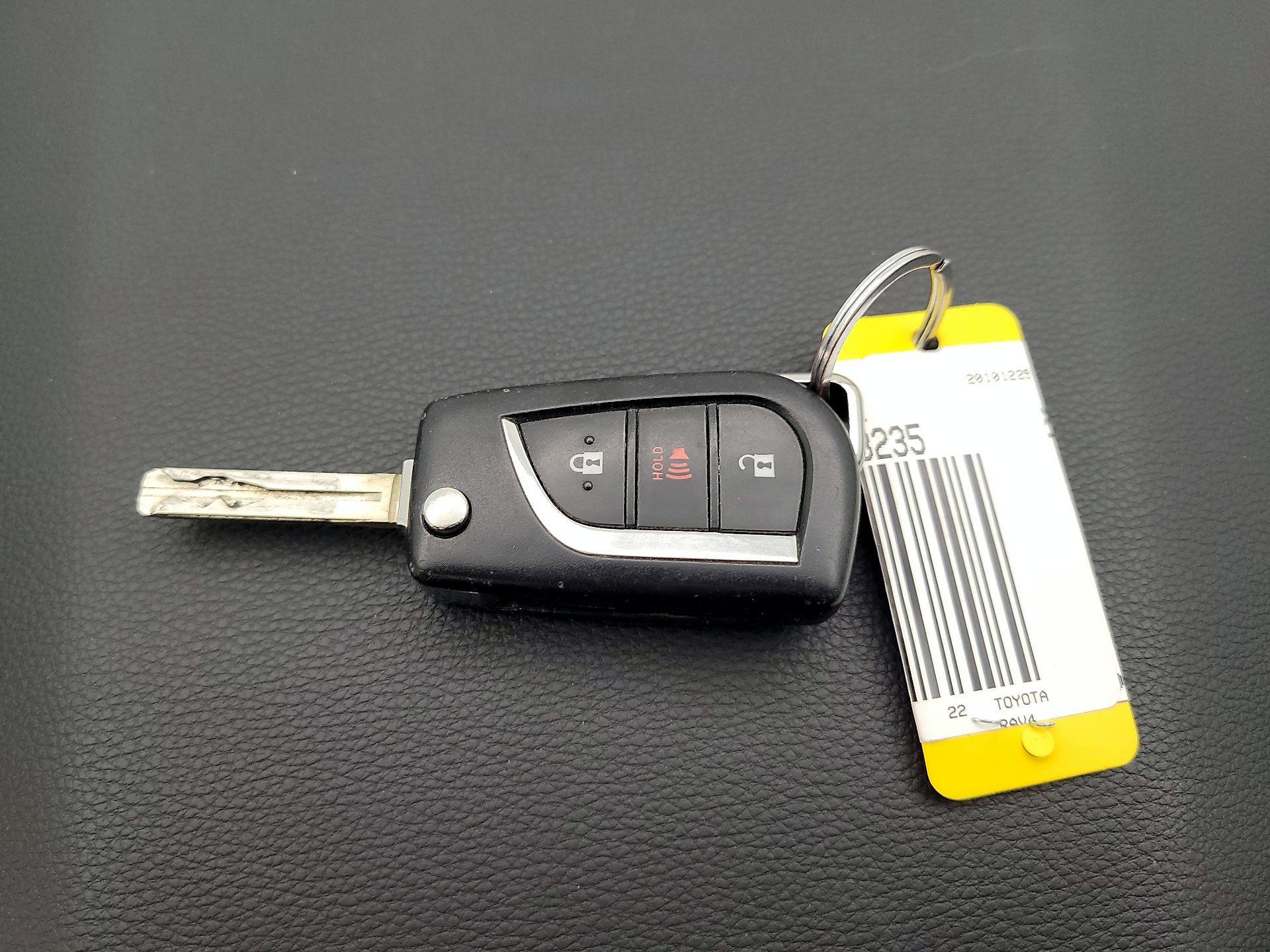 Thumbnail: 2022 Toyota RAV4 - 20