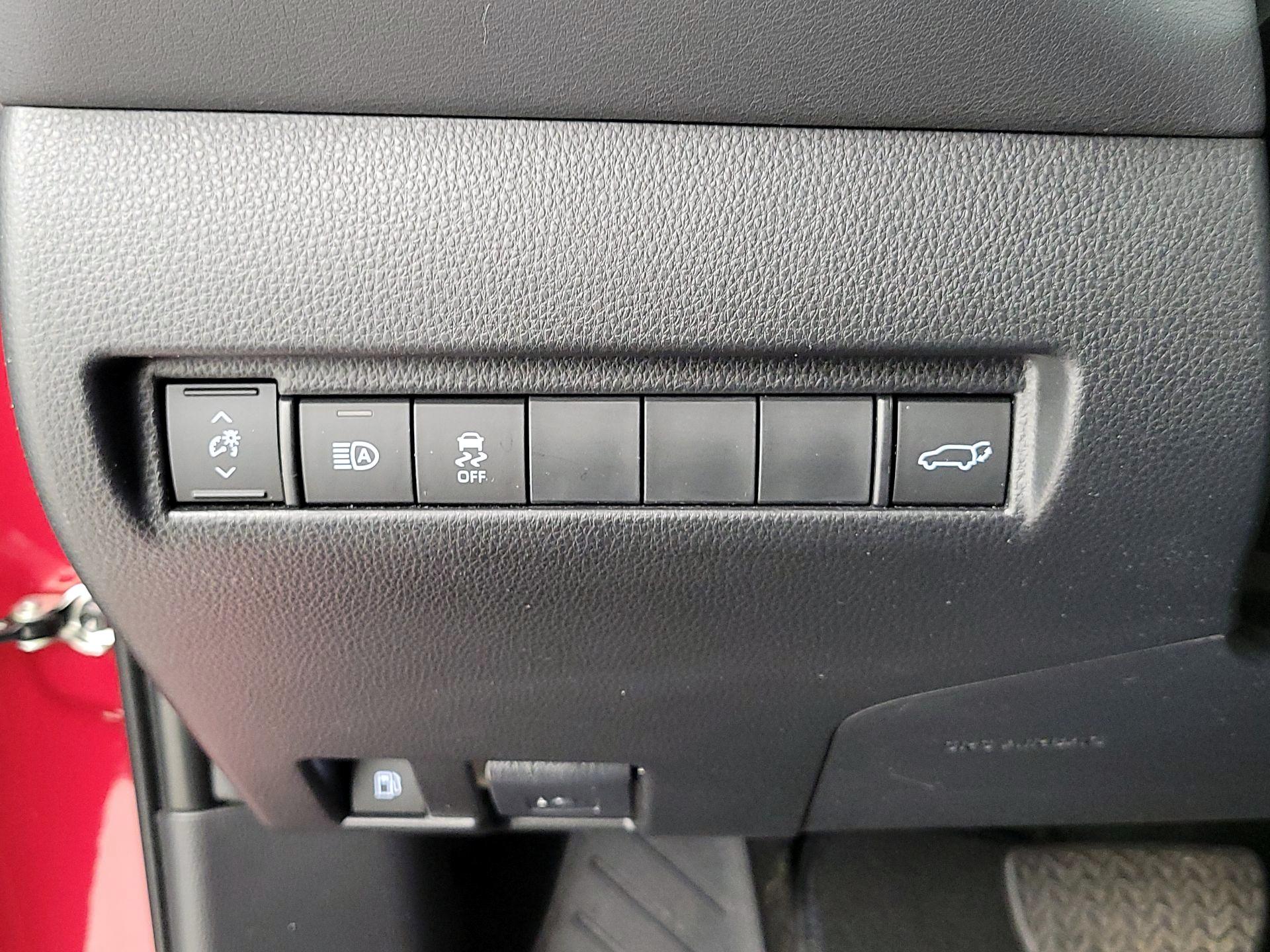 Thumbnail: 2023 Toyota Venza - 13