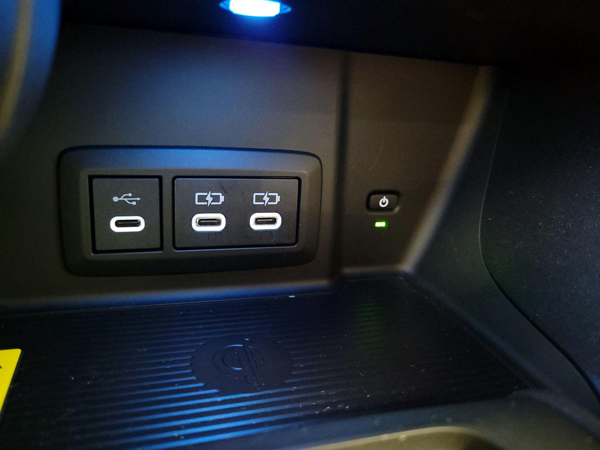 Thumbnail: 2023 Toyota Venza - 18