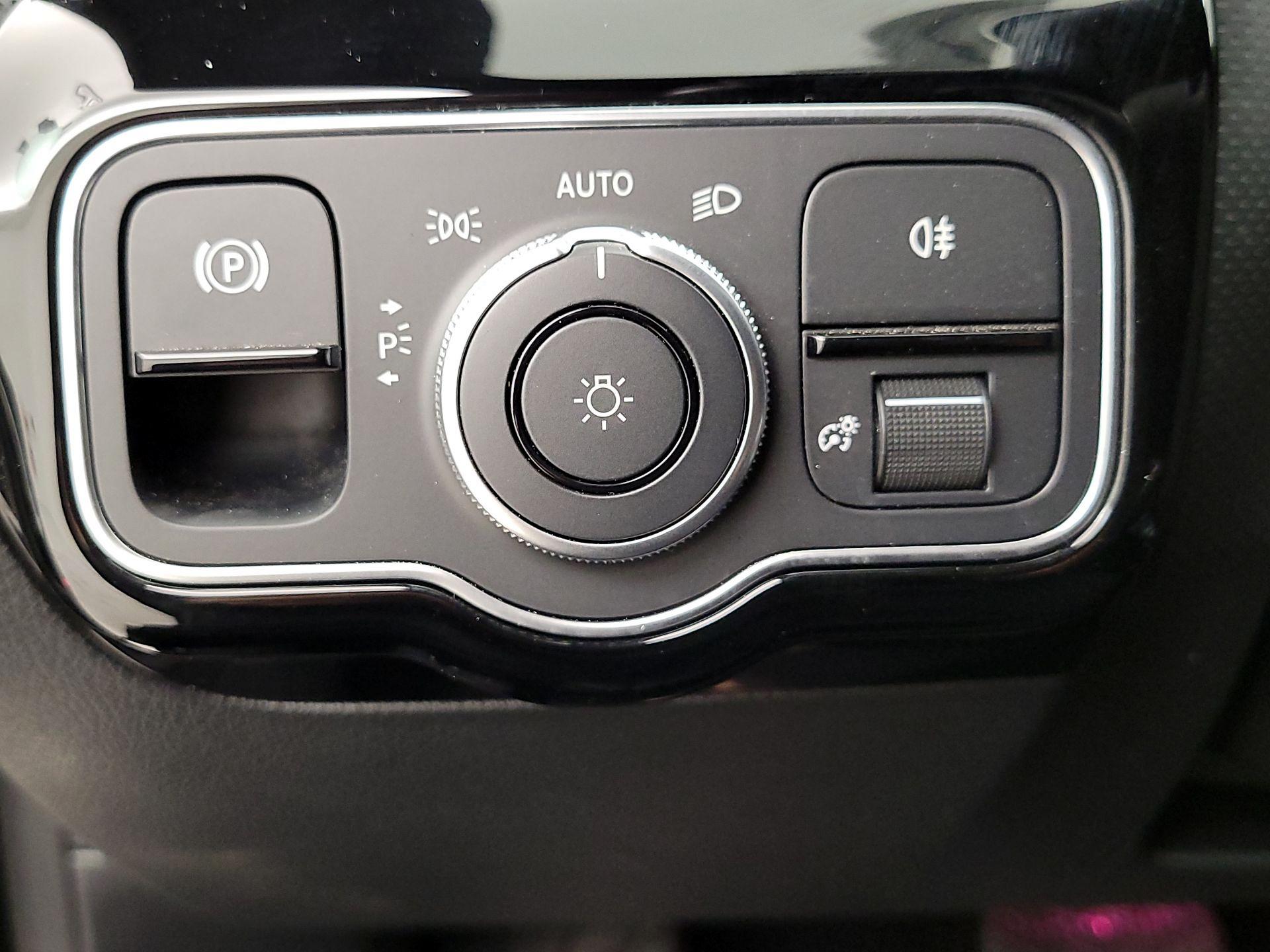 Thumbnail: 2025 Mercedes-Benz CLA - 13