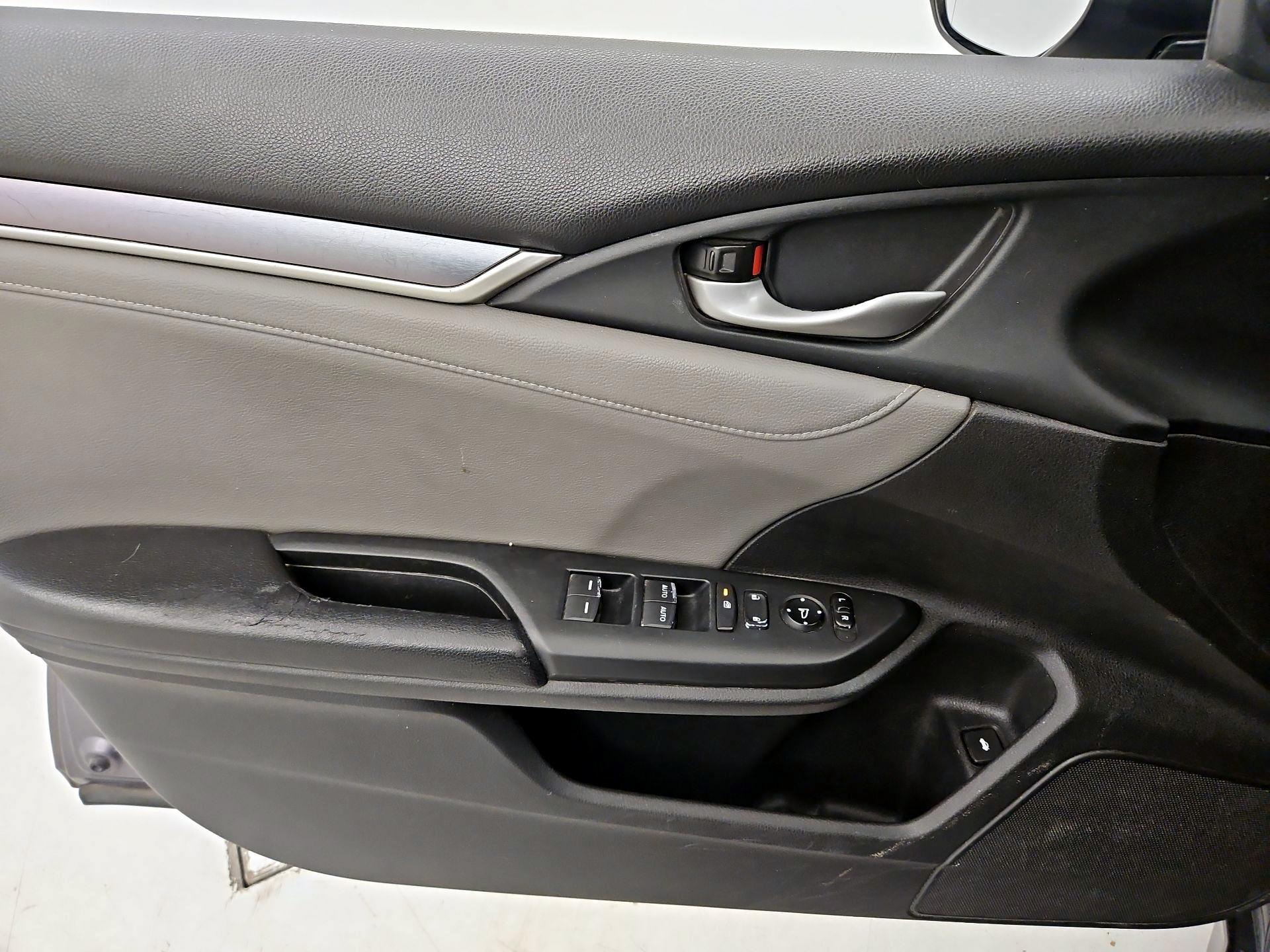 Thumbnail: 2016 Honda Civic - 12