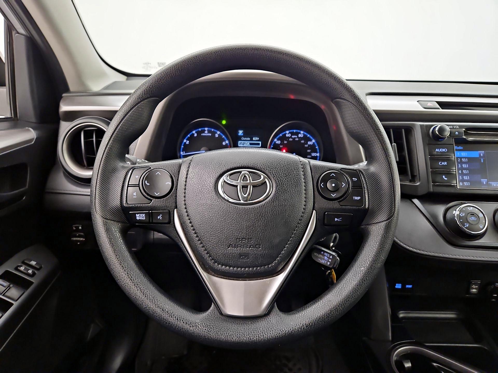 Thumbnail: 2018 Toyota RAV4 - 10
