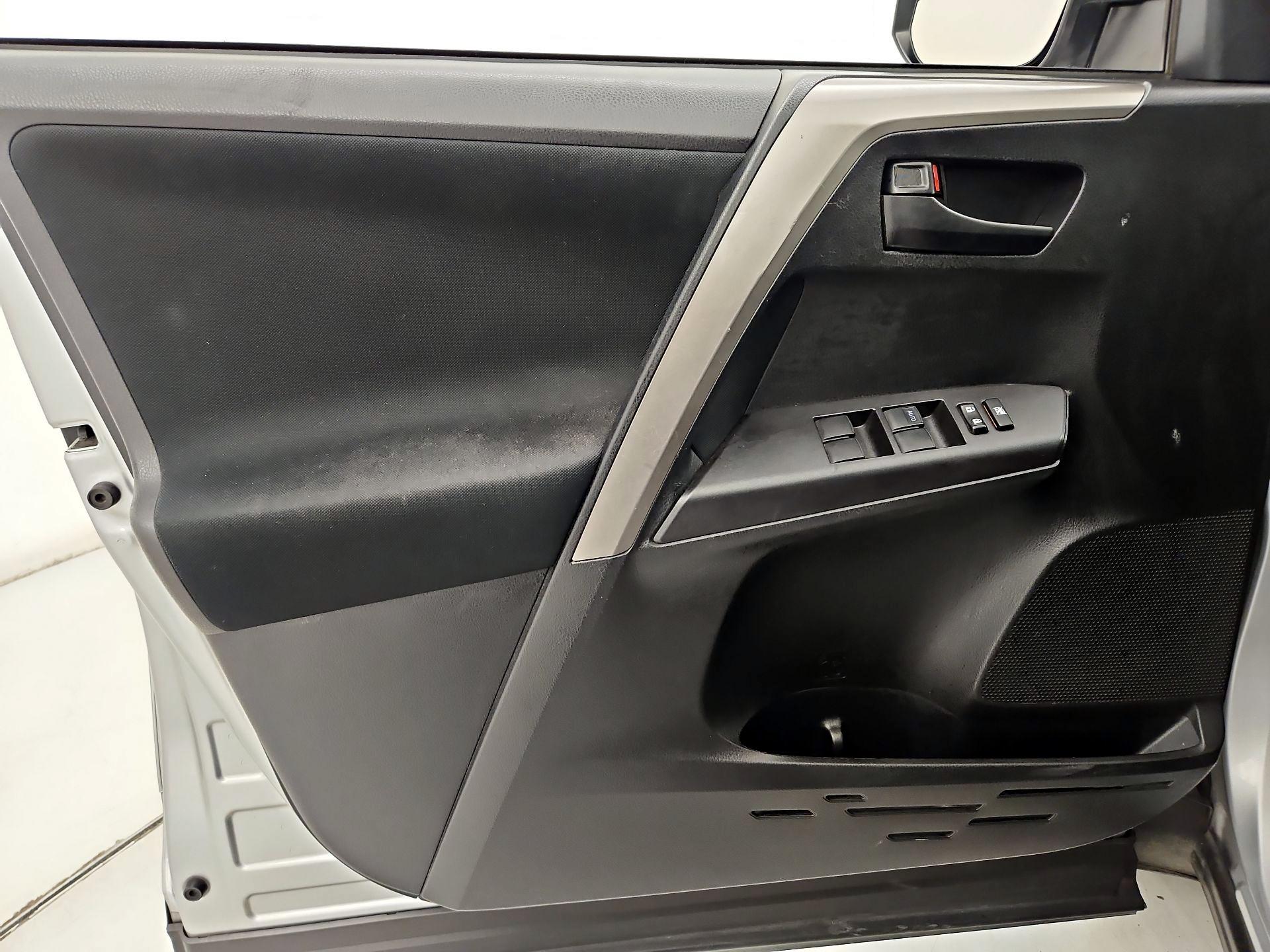 Thumbnail: 2018 Toyota RAV4 - 12