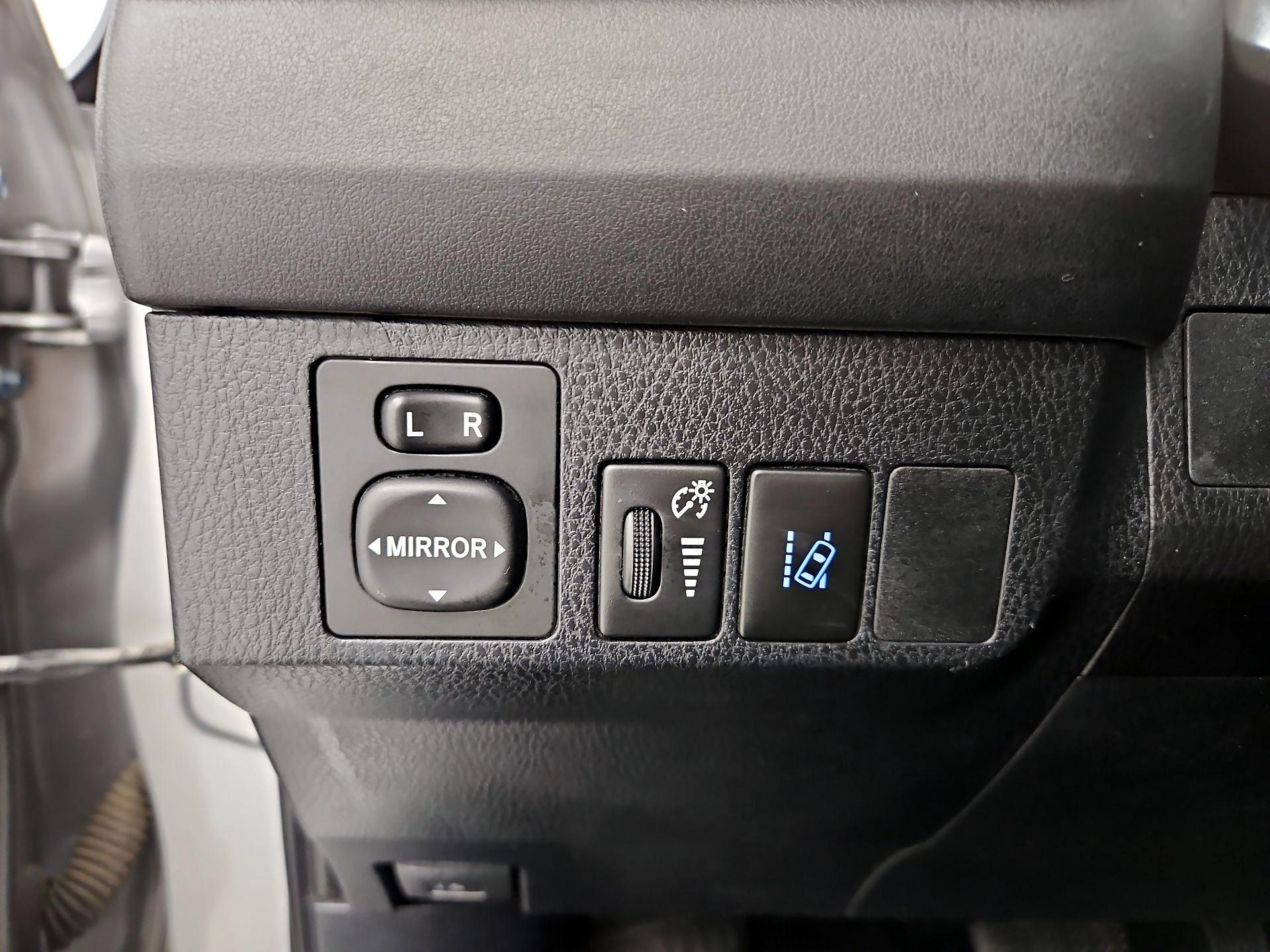 Thumbnail: 2018 Toyota RAV4 - 13