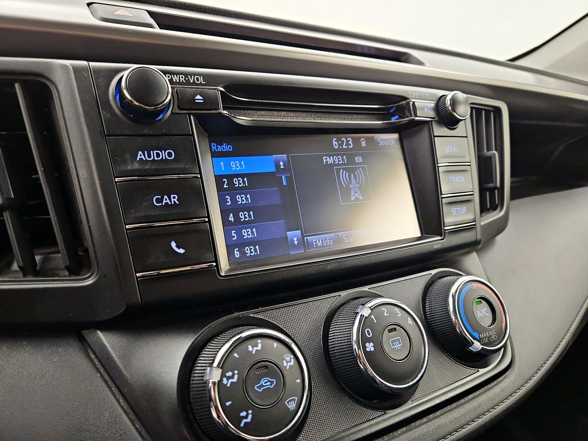 Thumbnail: 2018 Toyota RAV4 - 15