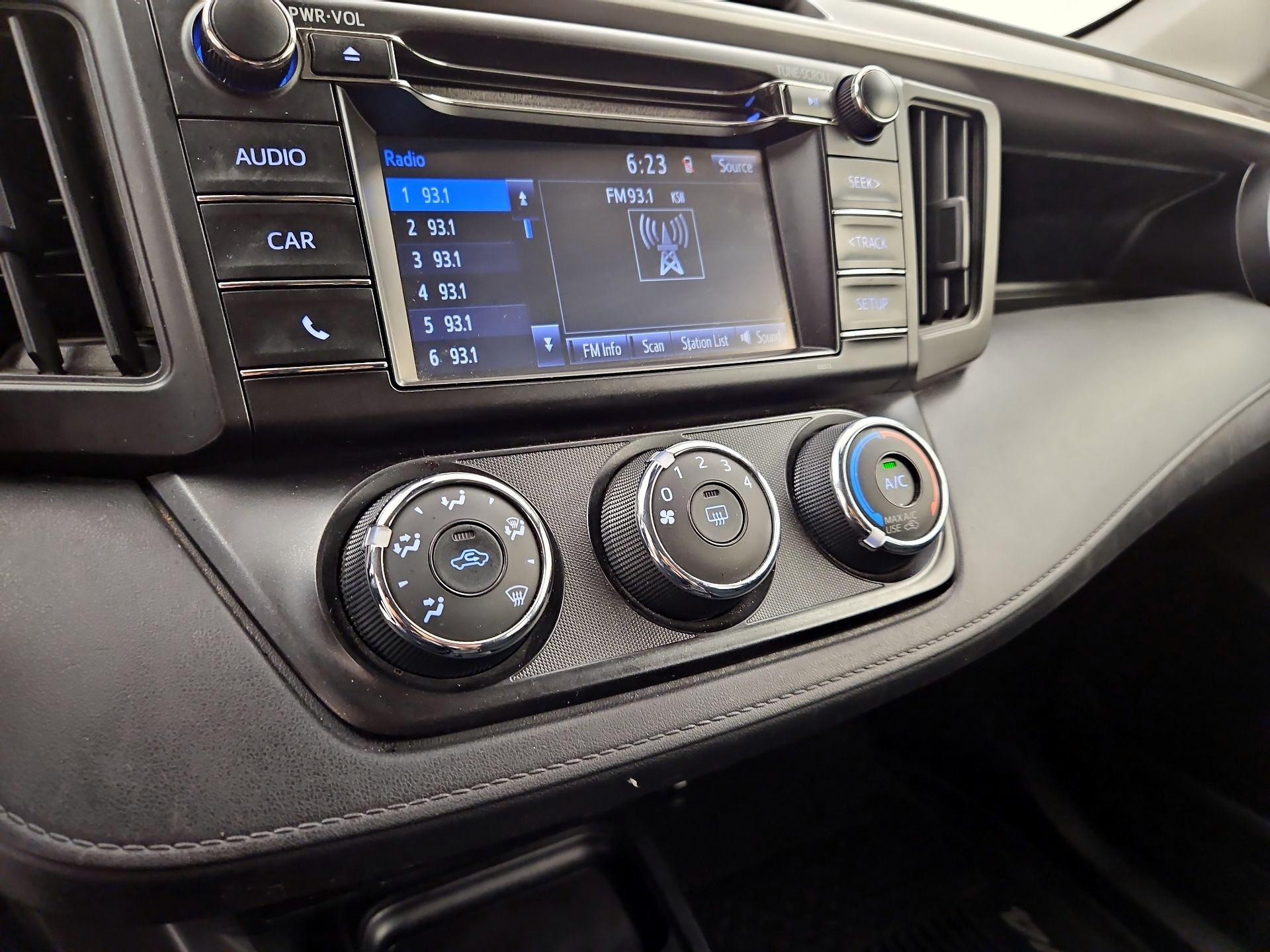 Thumbnail: 2018 Toyota RAV4 - 16