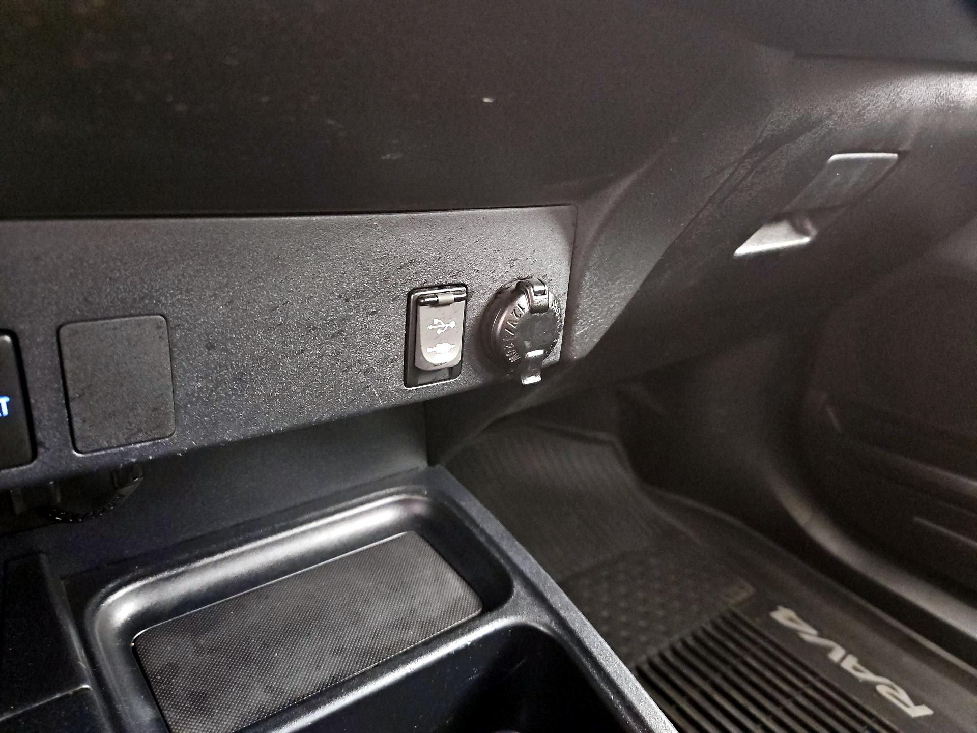 Thumbnail: 2018 Toyota RAV4 - 18