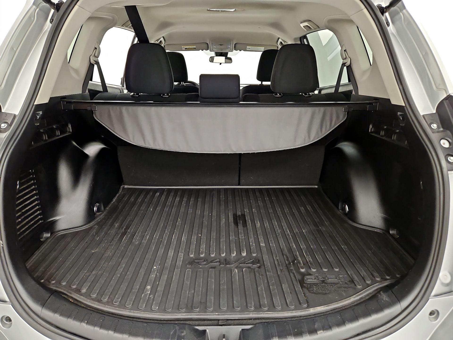 Thumbnail: 2018 Toyota RAV4 - 20