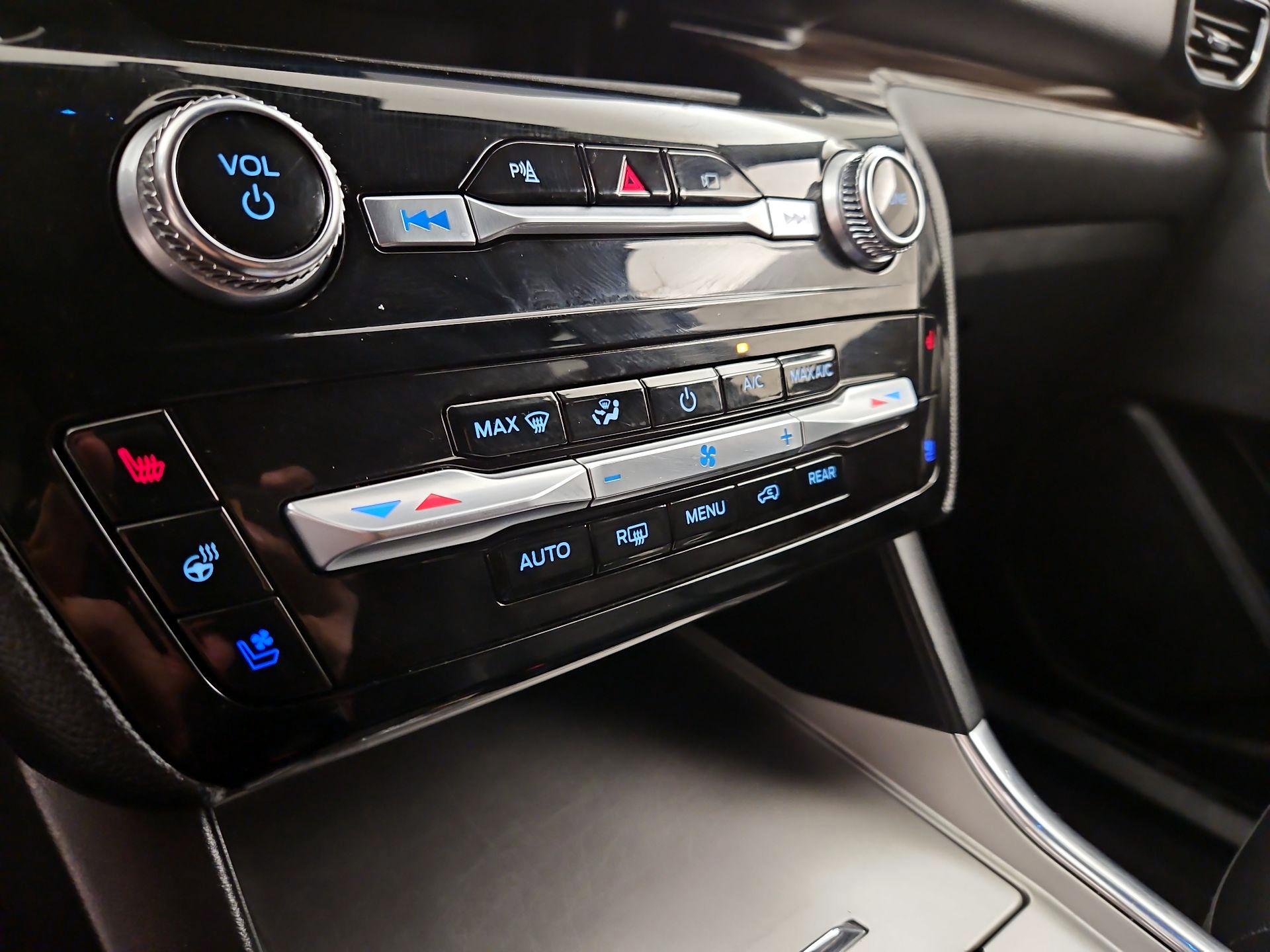 Thumbnail: 2022 Ford Explorer - 17