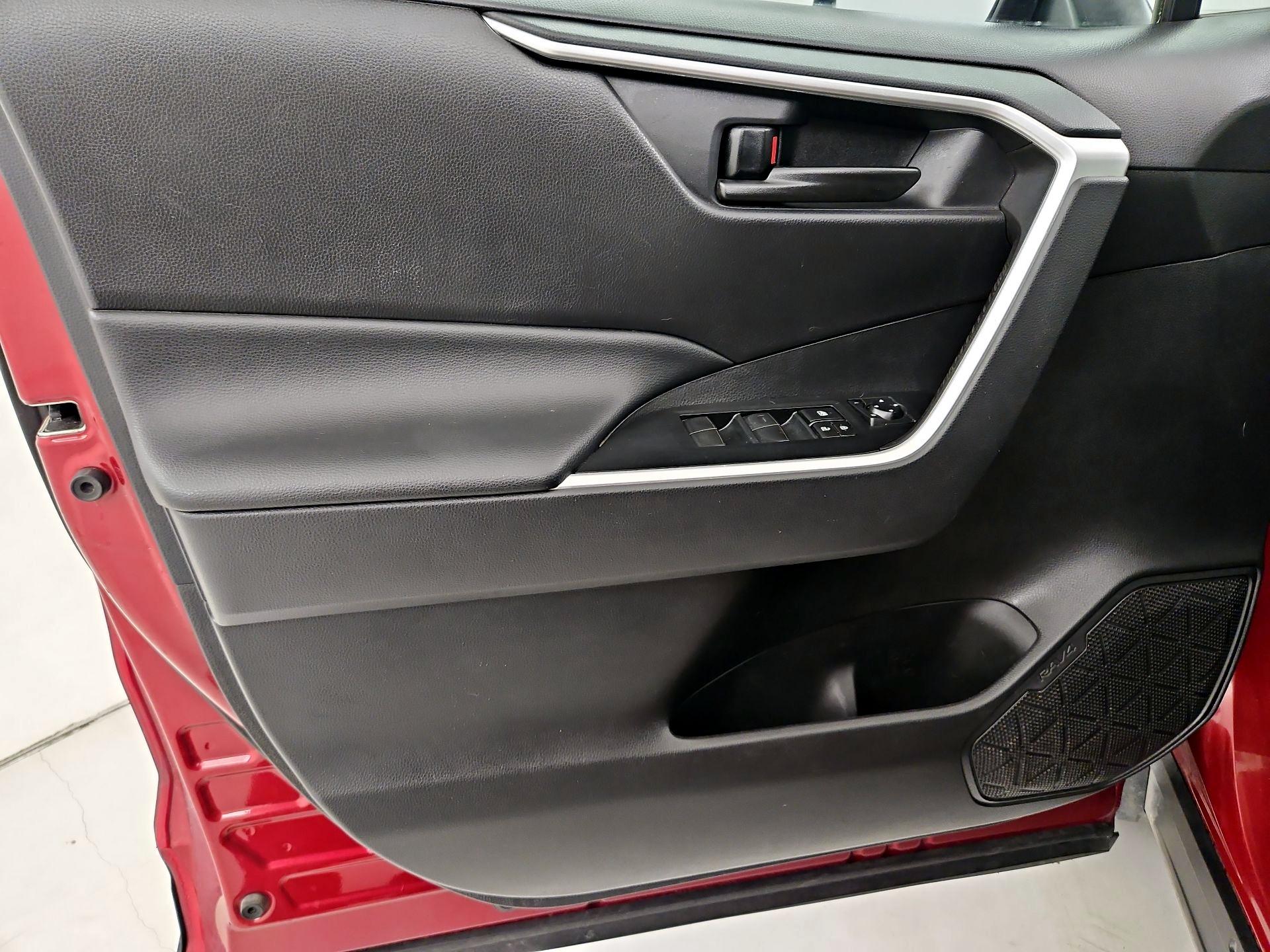 Thumbnail: 2021 Toyota RAV4 - 12