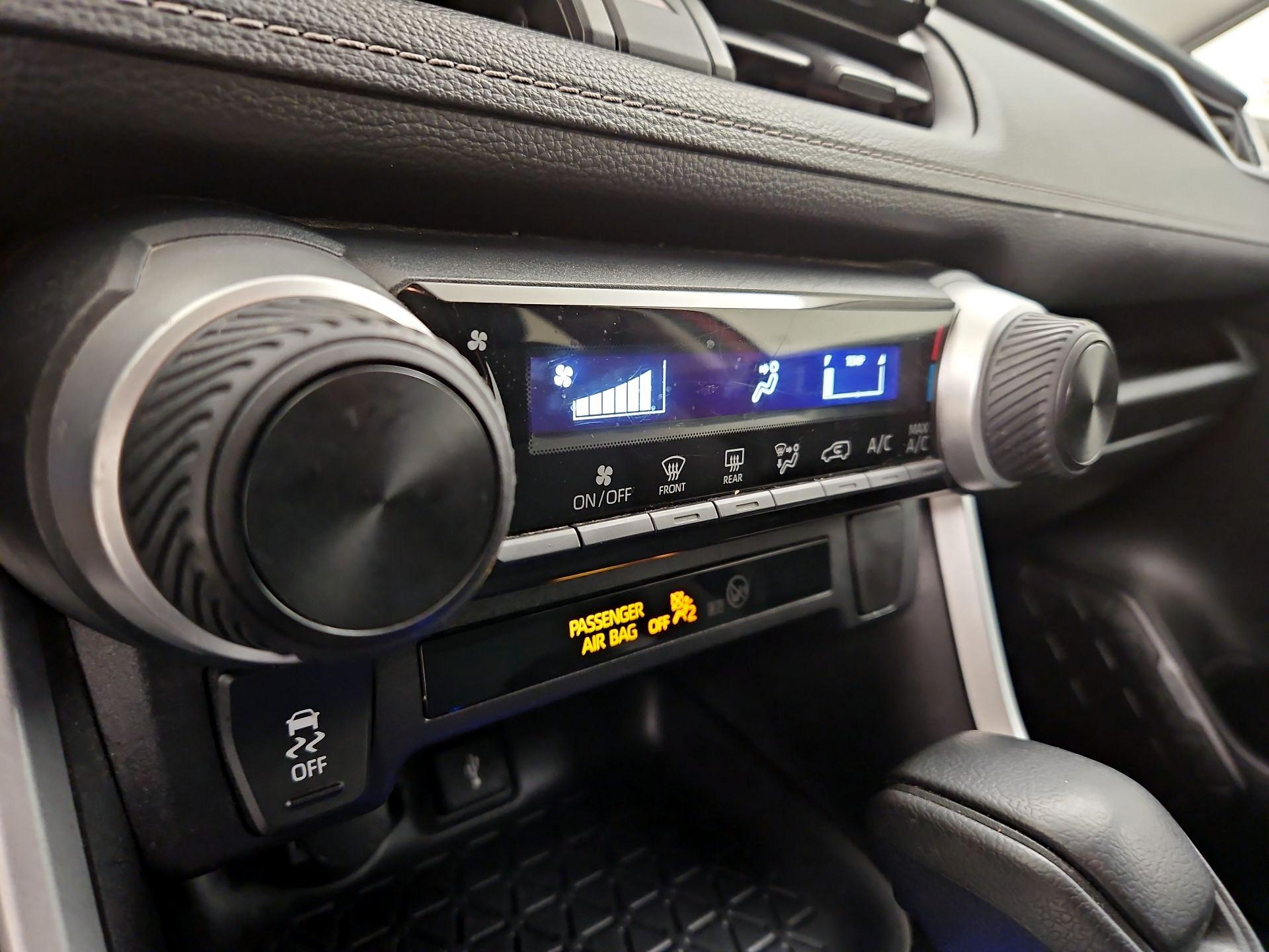 Thumbnail: 2021 Toyota RAV4 - 16