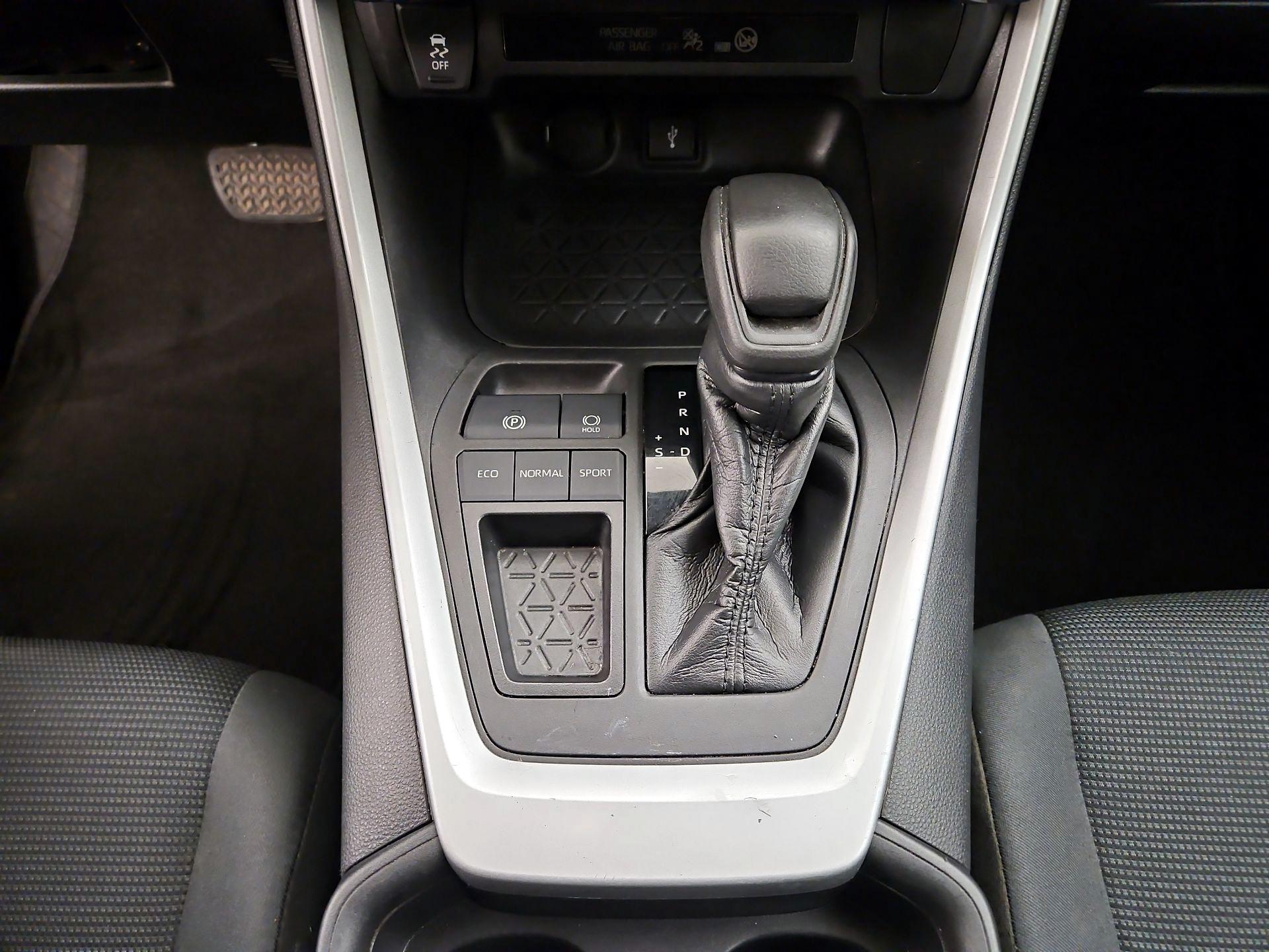 Thumbnail: 2021 Toyota RAV4 - 17