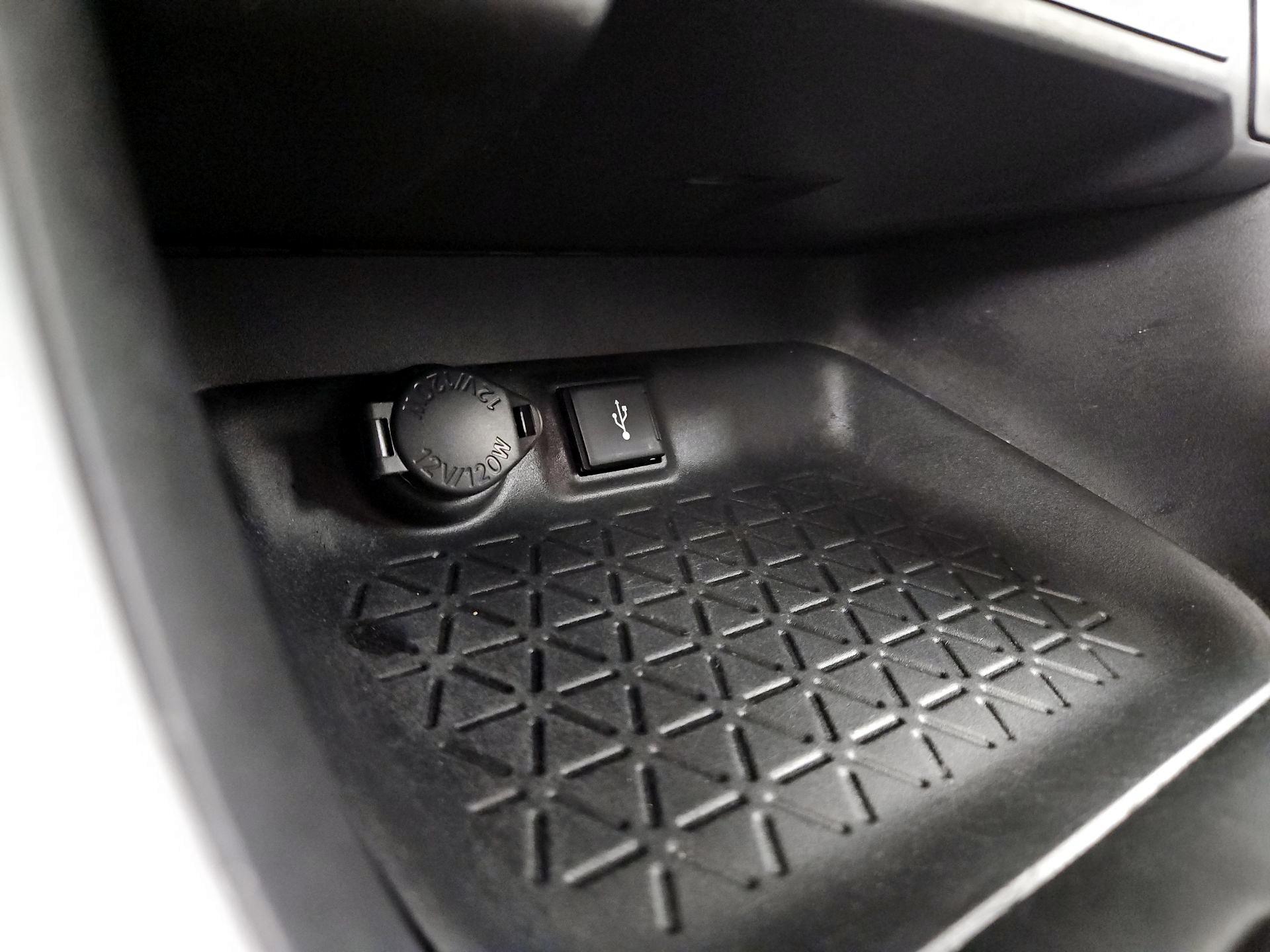 Thumbnail: 2021 Toyota RAV4 - 18