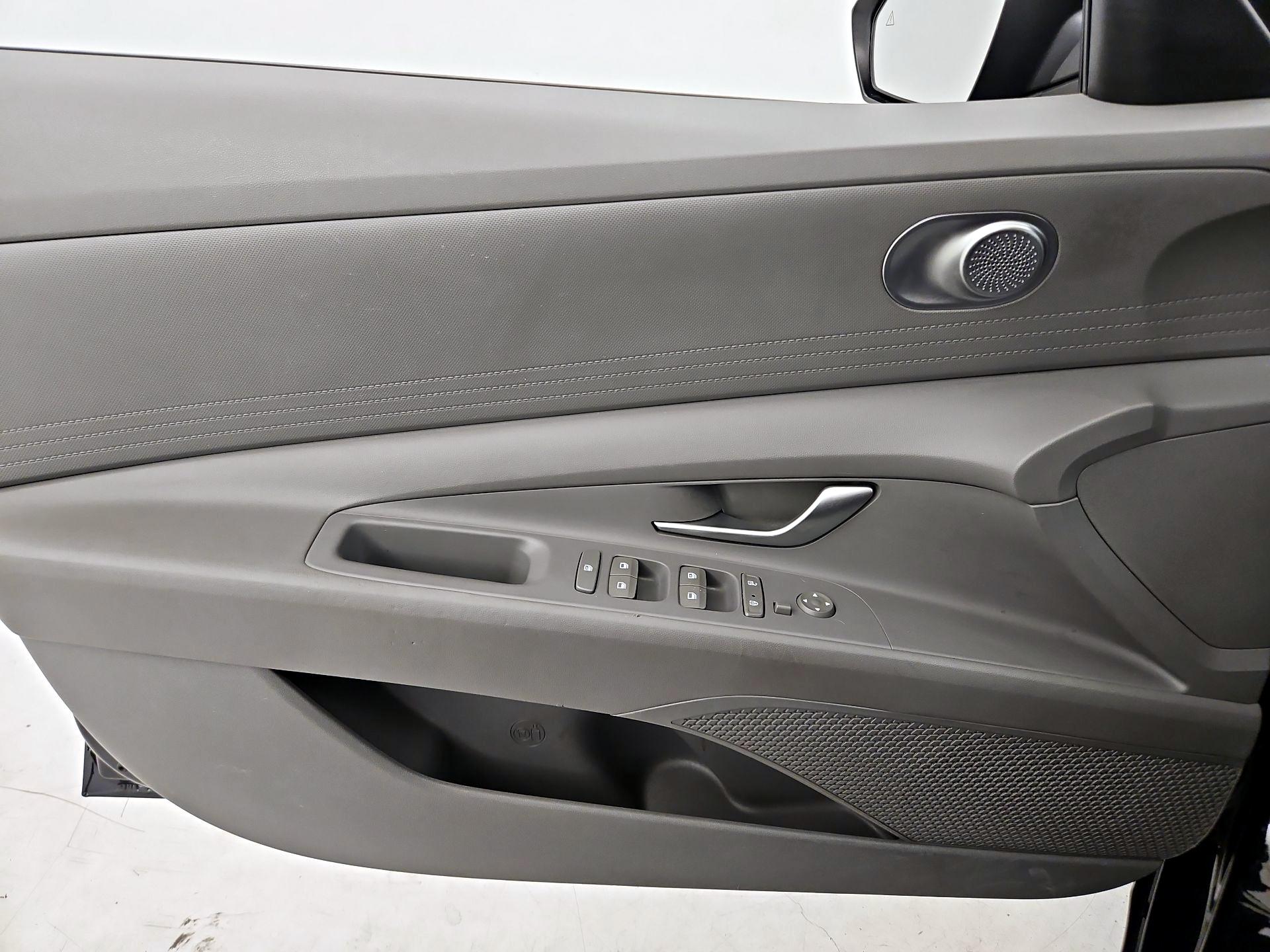 Thumbnail: 2022 Hyundai Elantra - 12