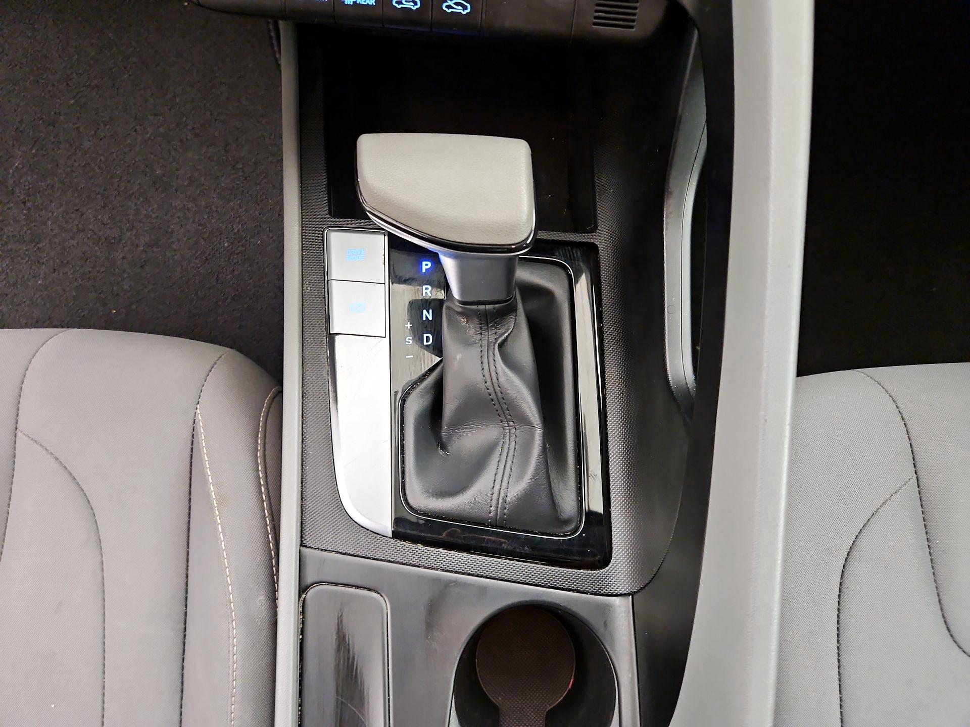 Thumbnail: 2022 Hyundai Elantra - 17