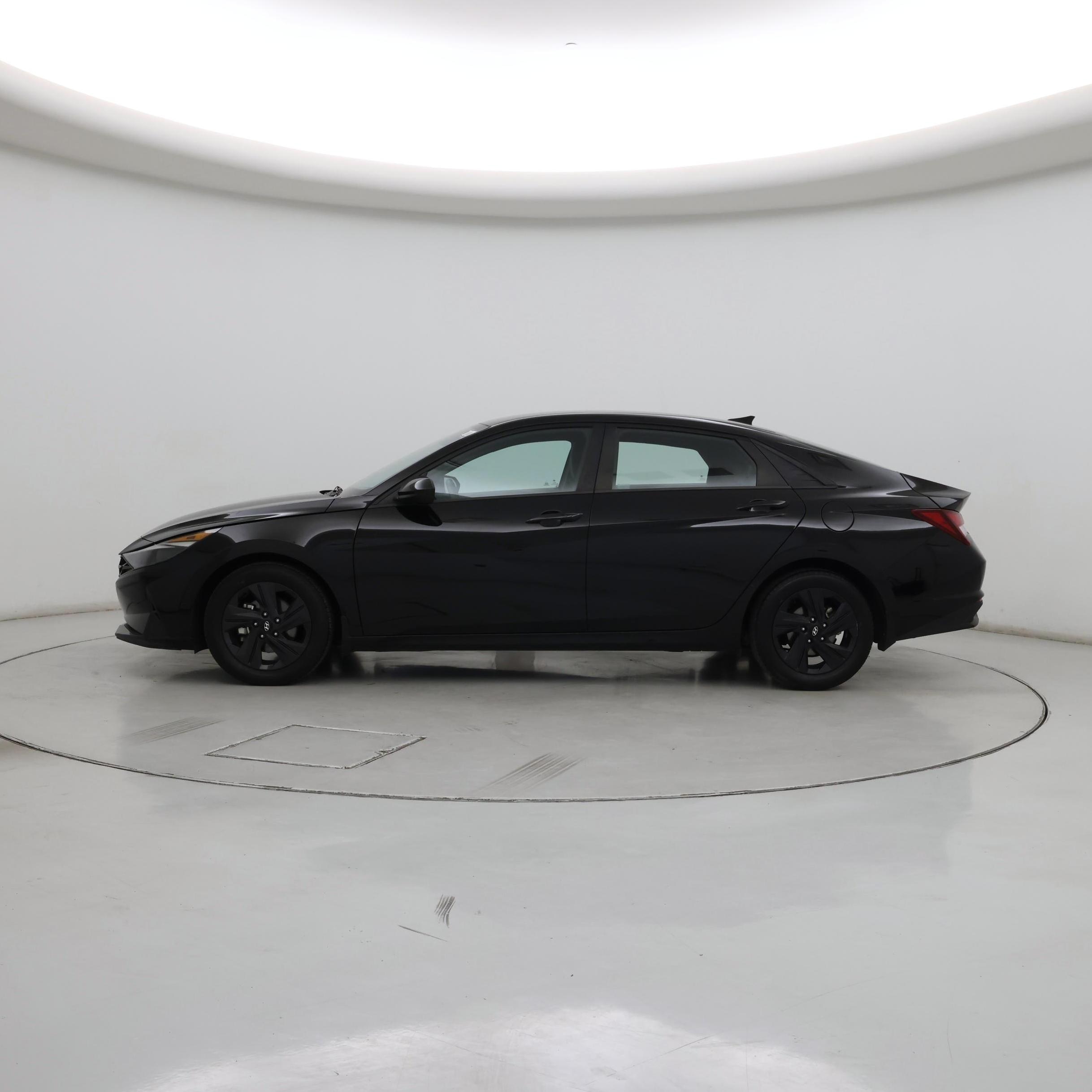 Thumbnail: 2022 Hyundai Elantra - 3