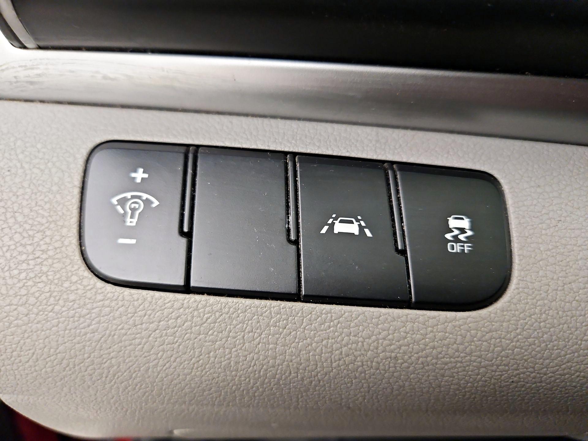 Thumbnail: 2020 Hyundai Elantra - 13