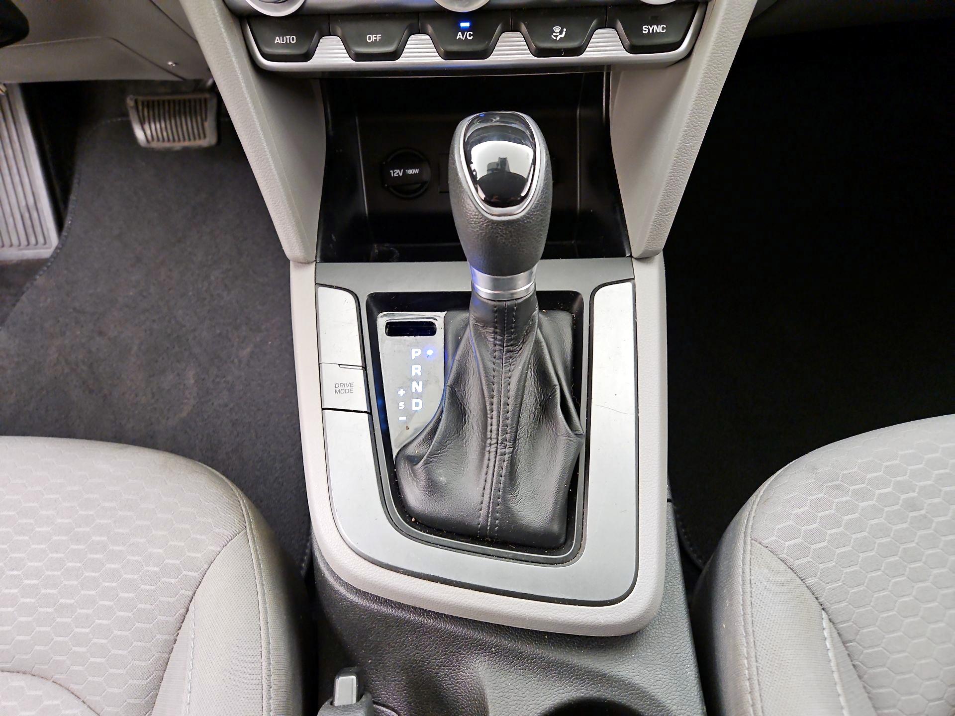 Thumbnail: 2020 Hyundai Elantra - 17