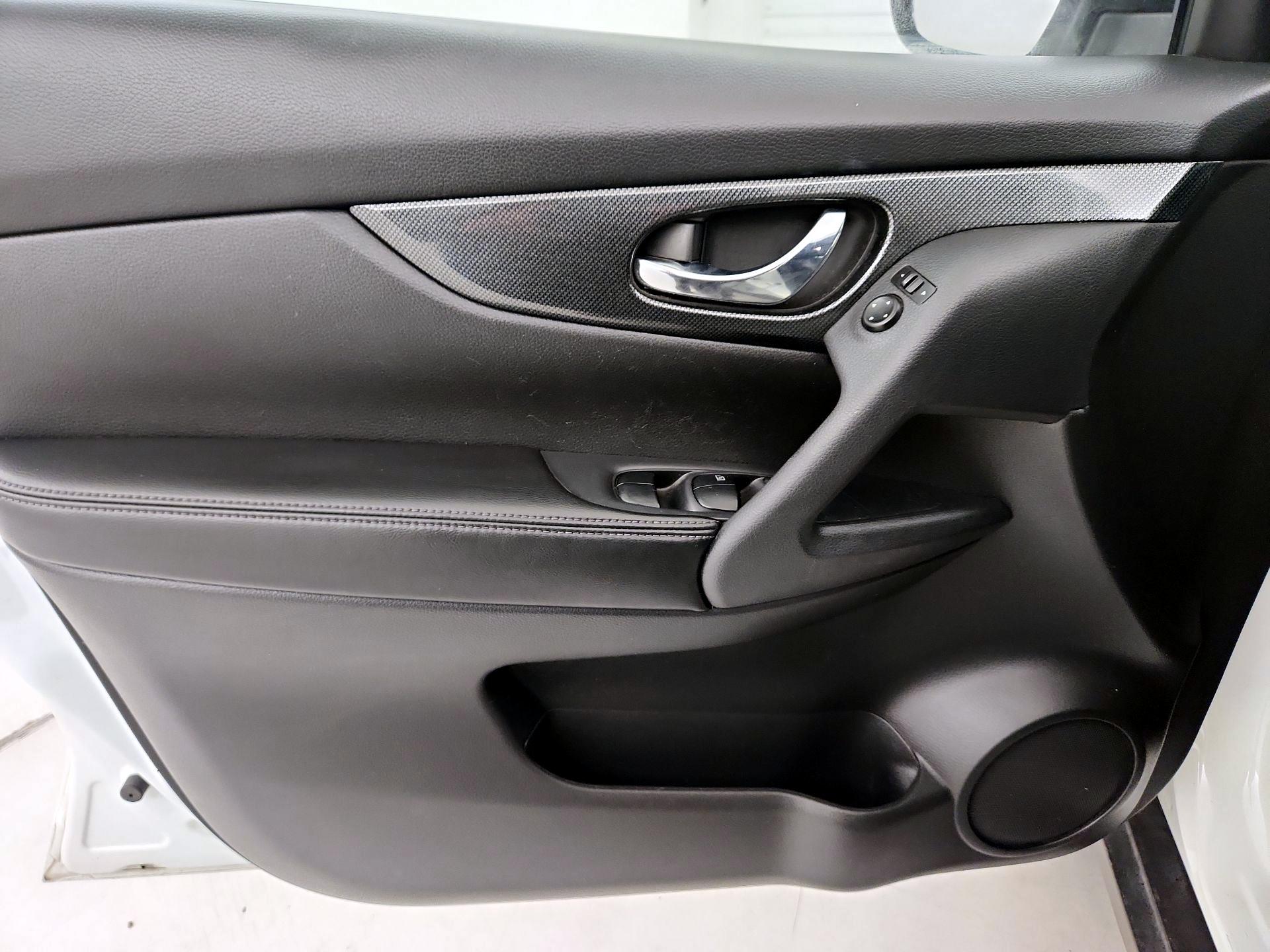 Thumbnail: 2015 Nissan Rogue - 12