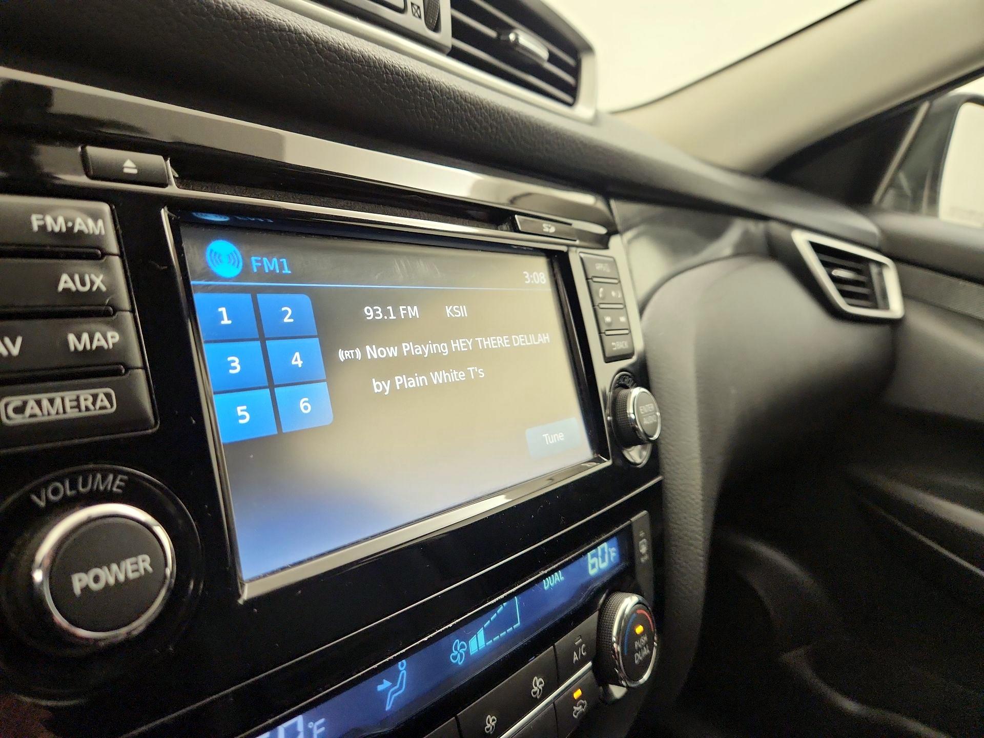 Thumbnail: 2015 Nissan Rogue - 16