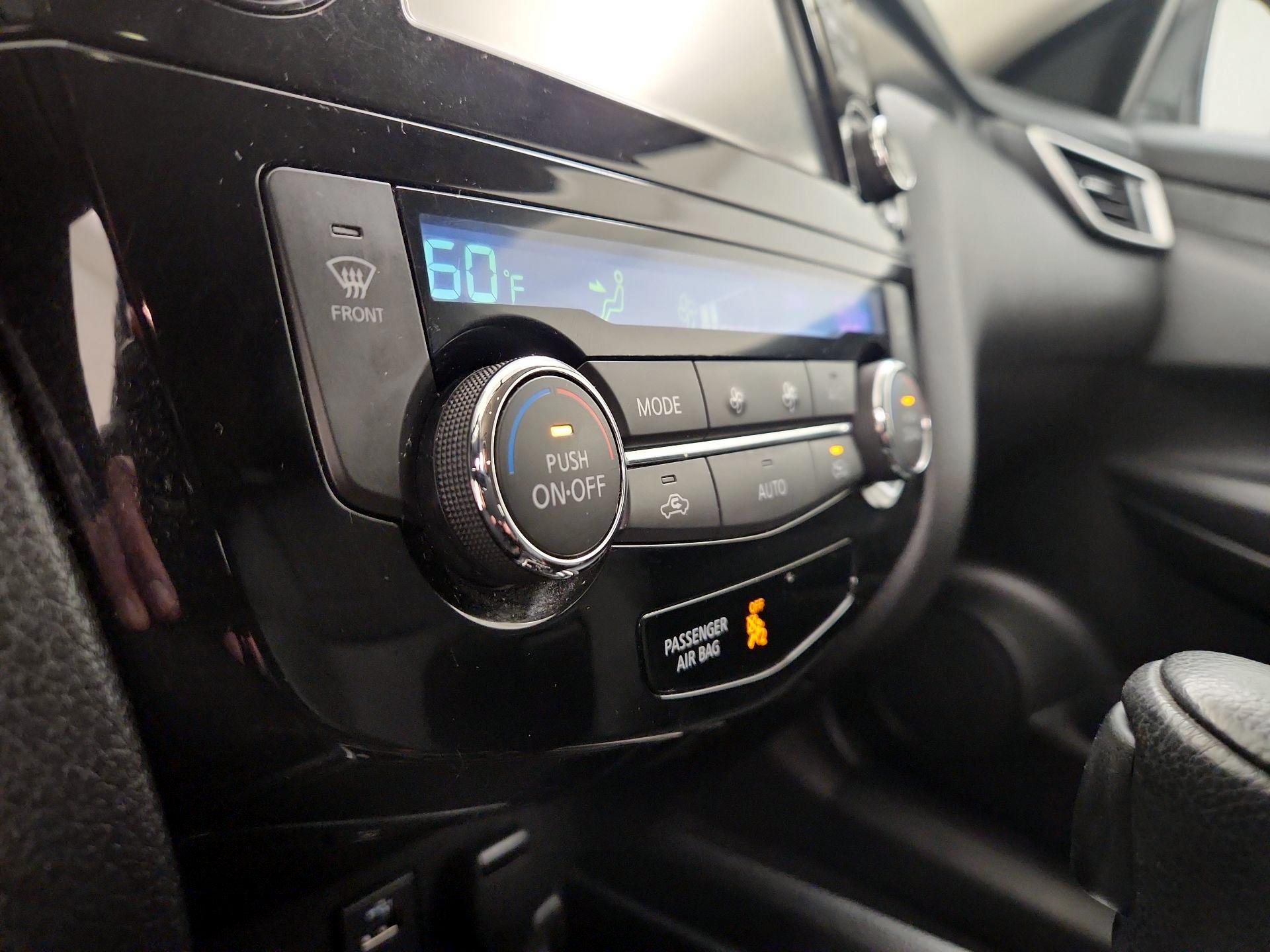 Thumbnail: 2015 Nissan Rogue - 17