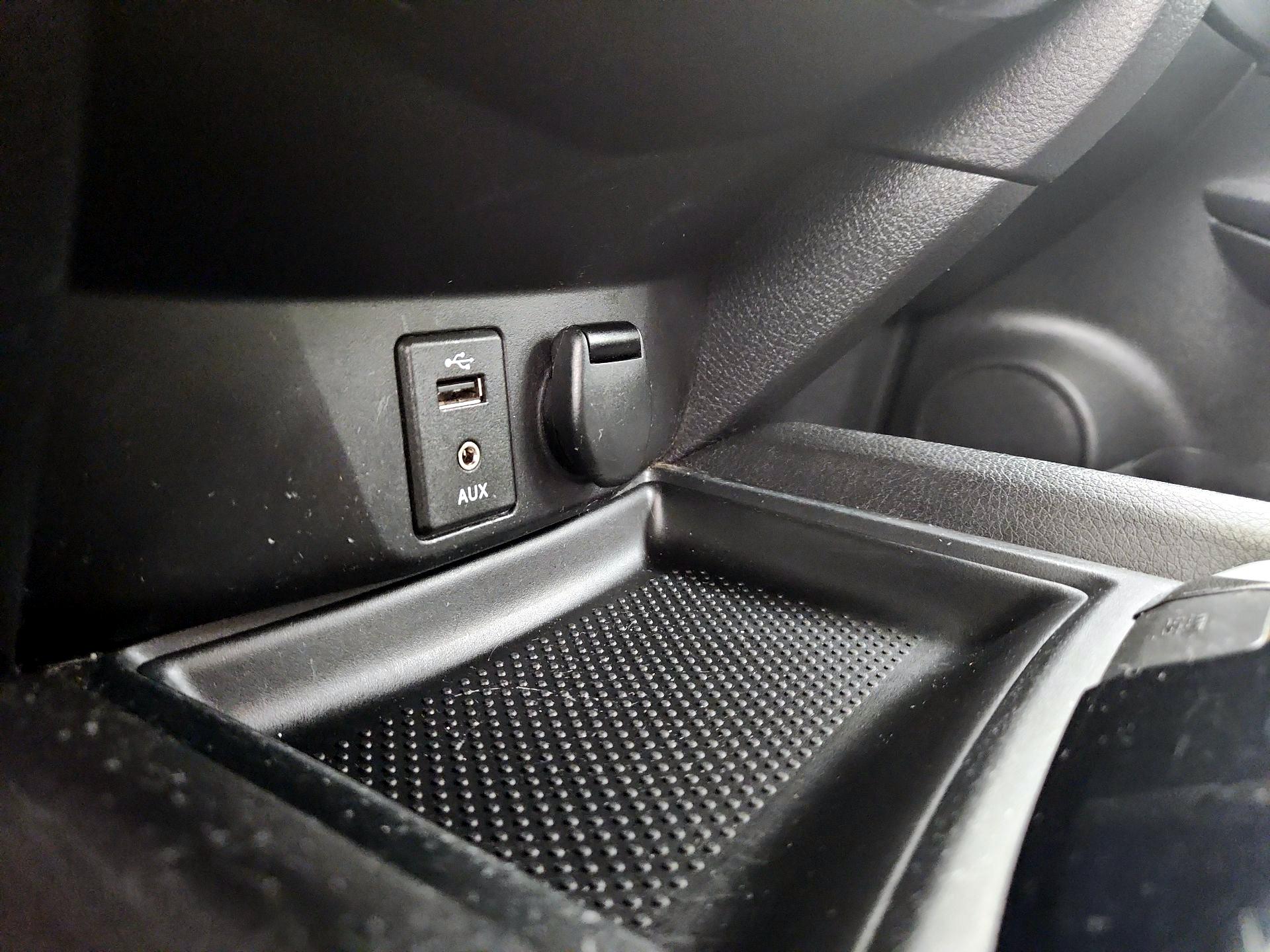 Thumbnail: 2015 Nissan Rogue - 19