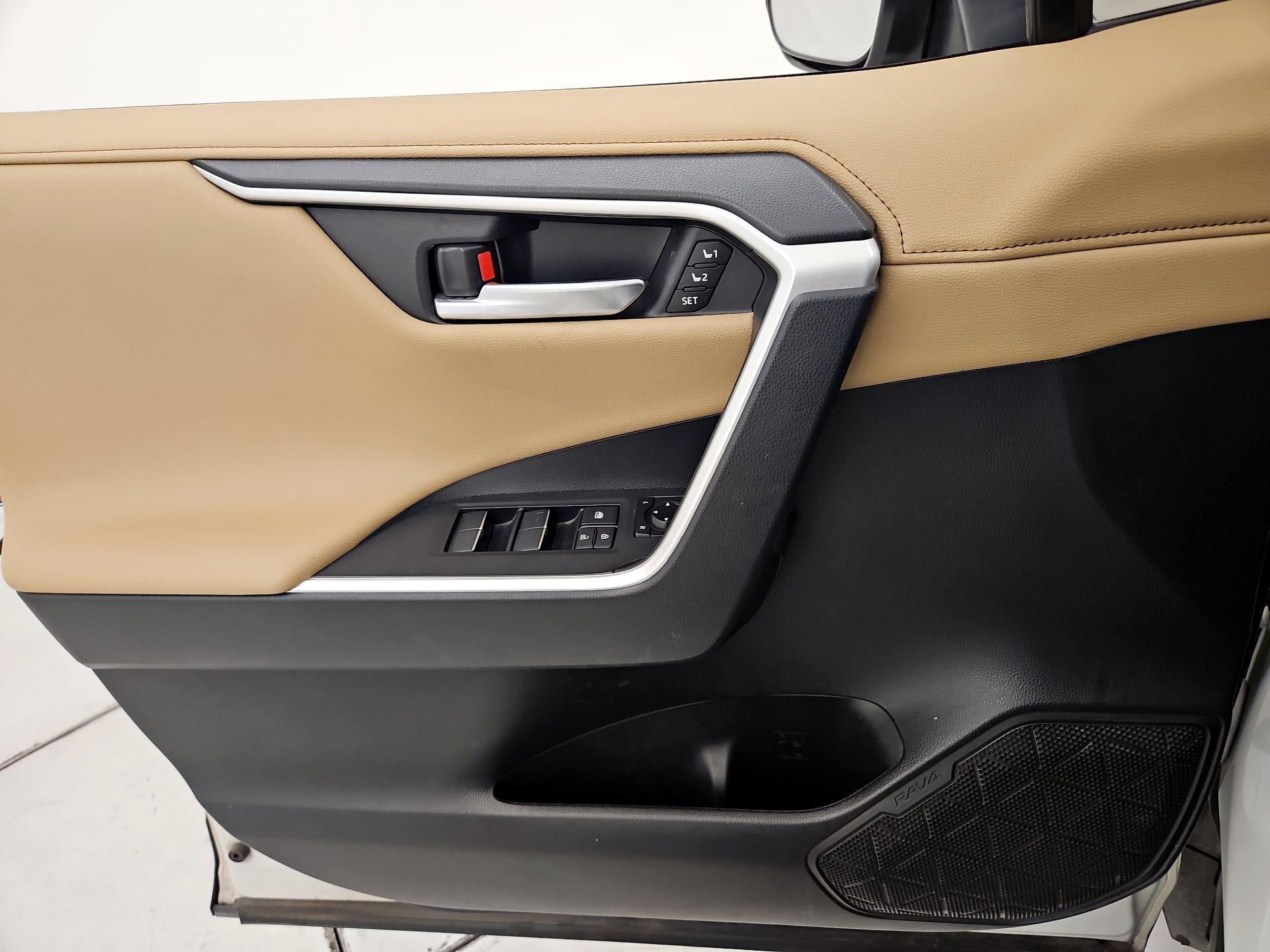 Thumbnail: 2021 Toyota RAV4 - 12