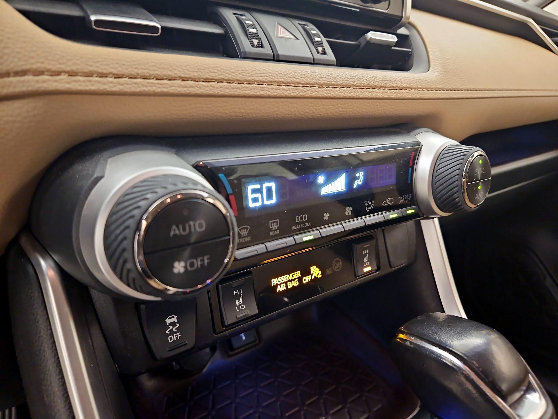 Thumbnail: 2021 Toyota RAV4 - 17