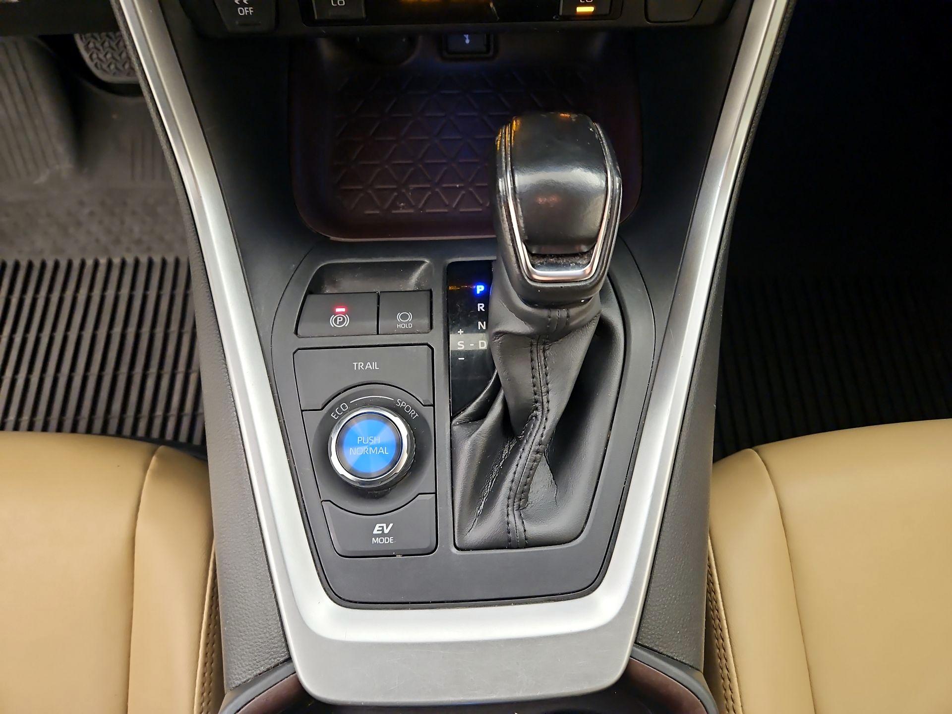 Thumbnail: 2021 Toyota RAV4 - 18