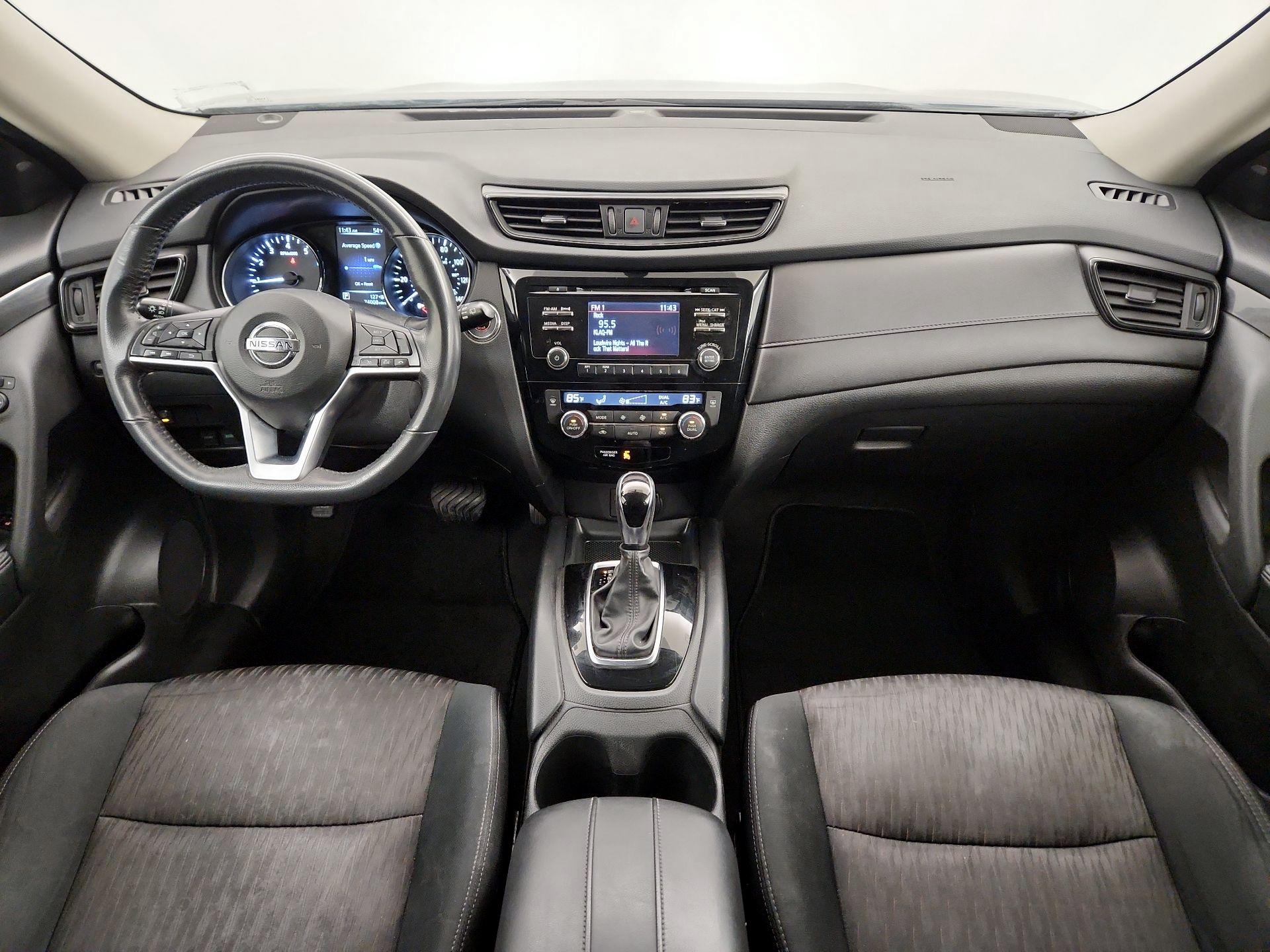 Thumbnail: 2017 Nissan Rogue - 9