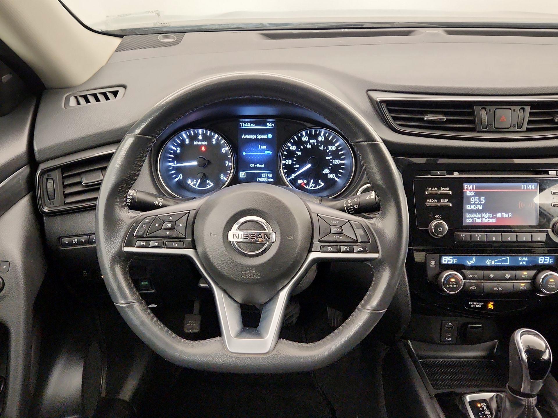 Thumbnail: 2017 Nissan Rogue - 10