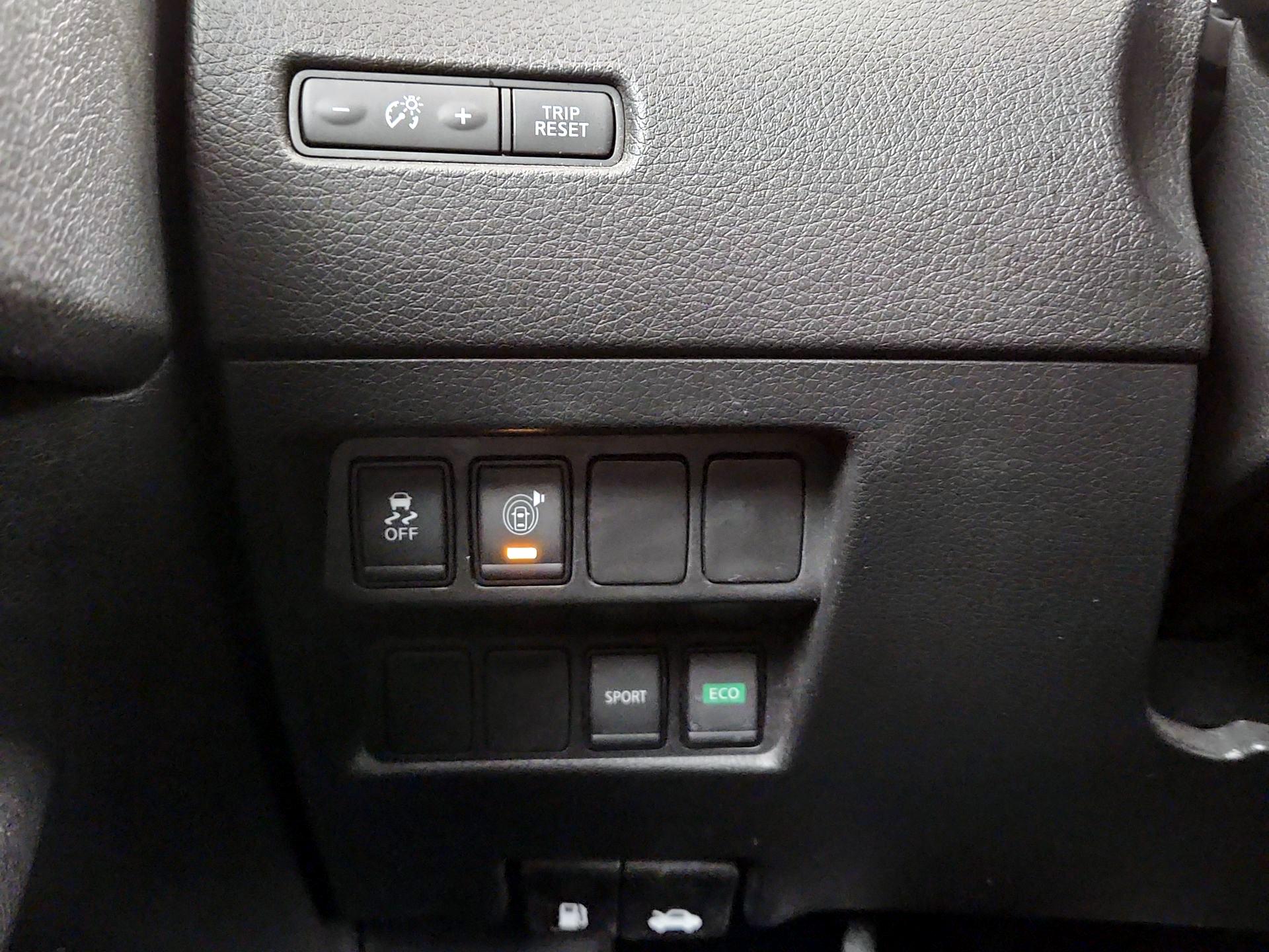 Thumbnail: 2017 Nissan Rogue - 13