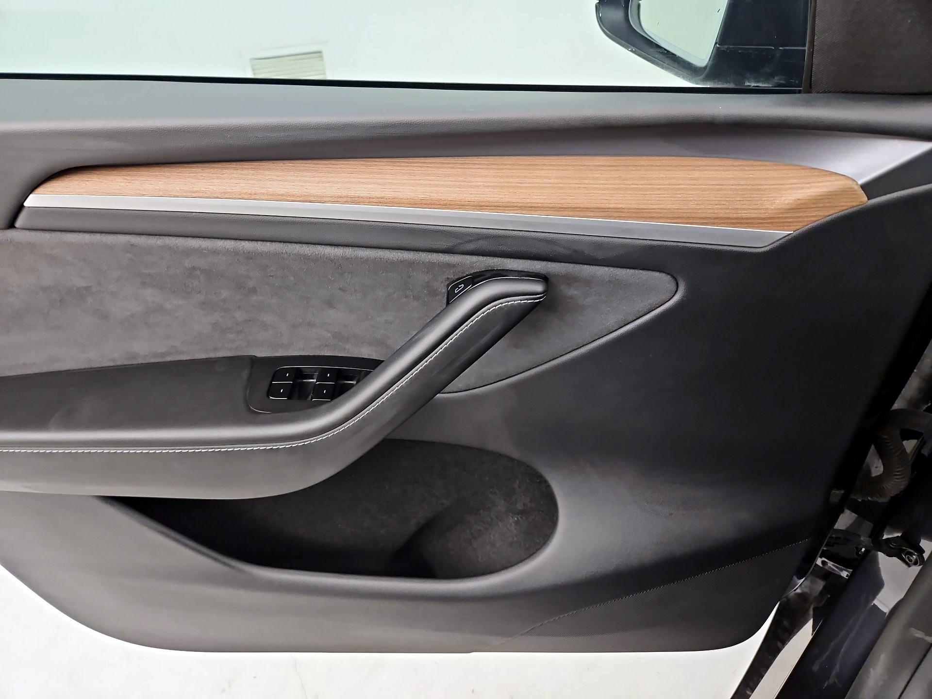 Thumbnail: 2025 Tesla Model Y - 12