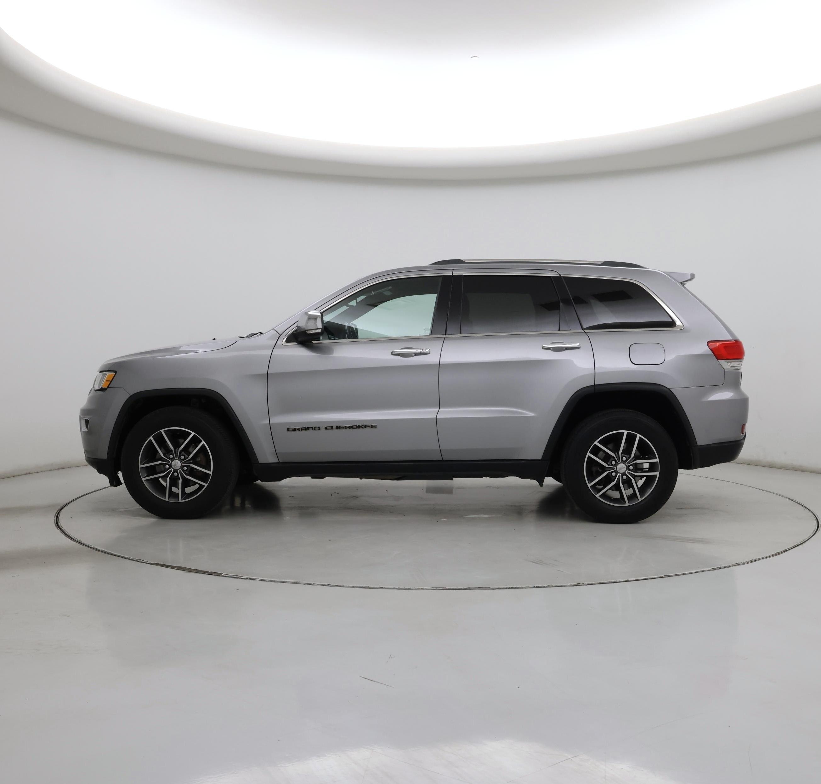 Thumbnail: 2018 Jeep Grand Cherokee - 3