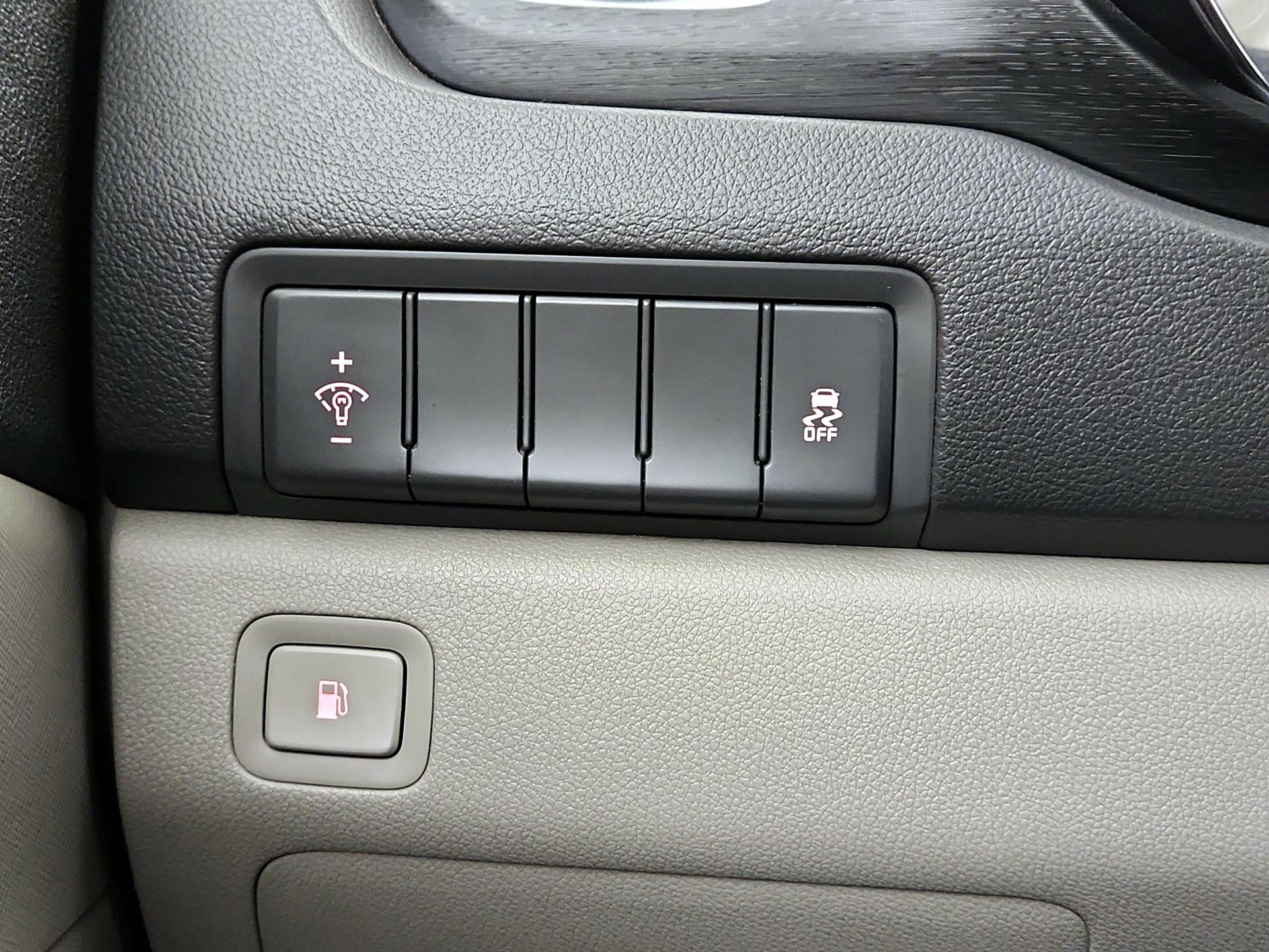 Thumbnail: 2016 Kia Sedona - 13