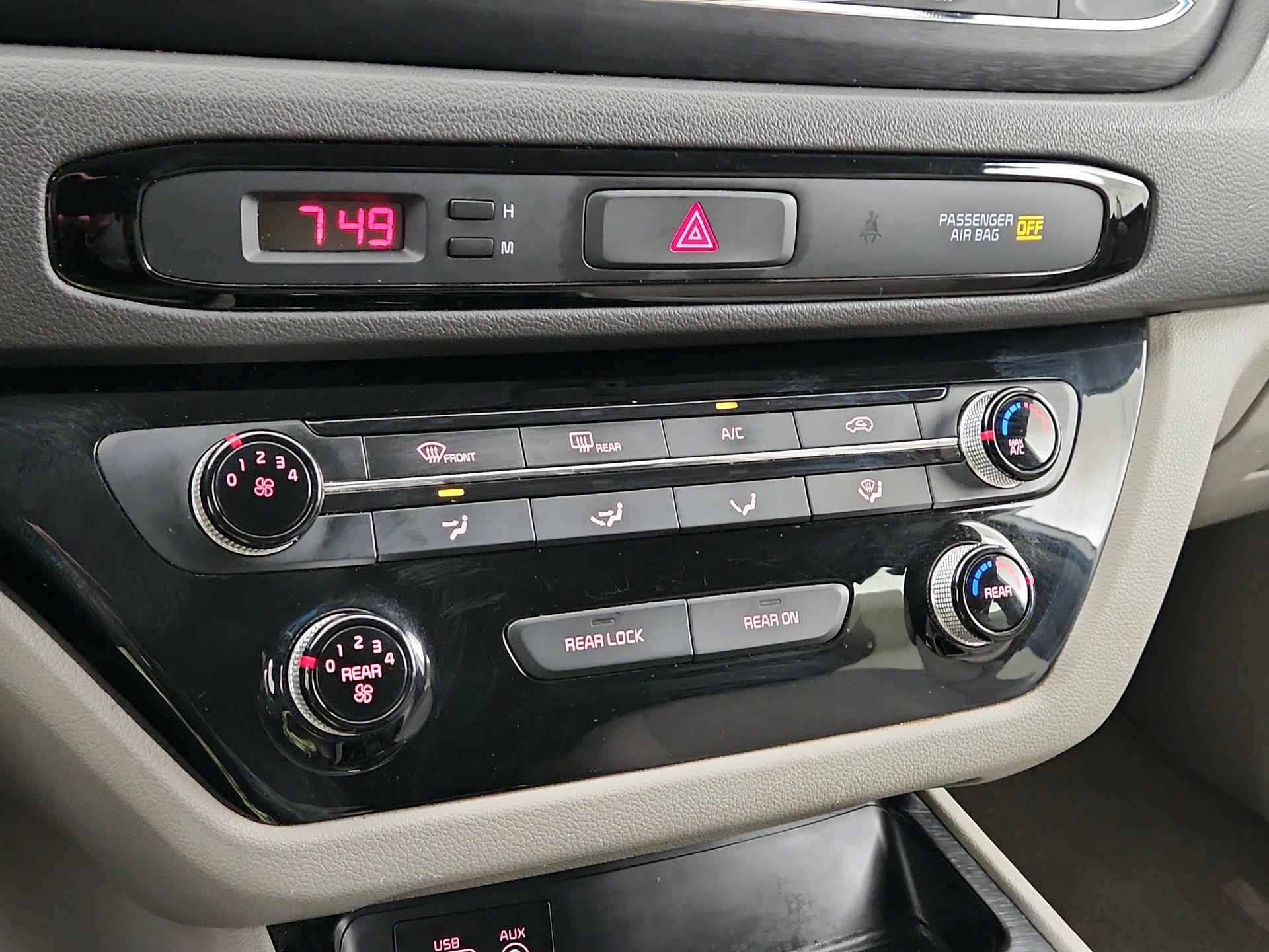 Thumbnail: 2016 Kia Sedona - 16