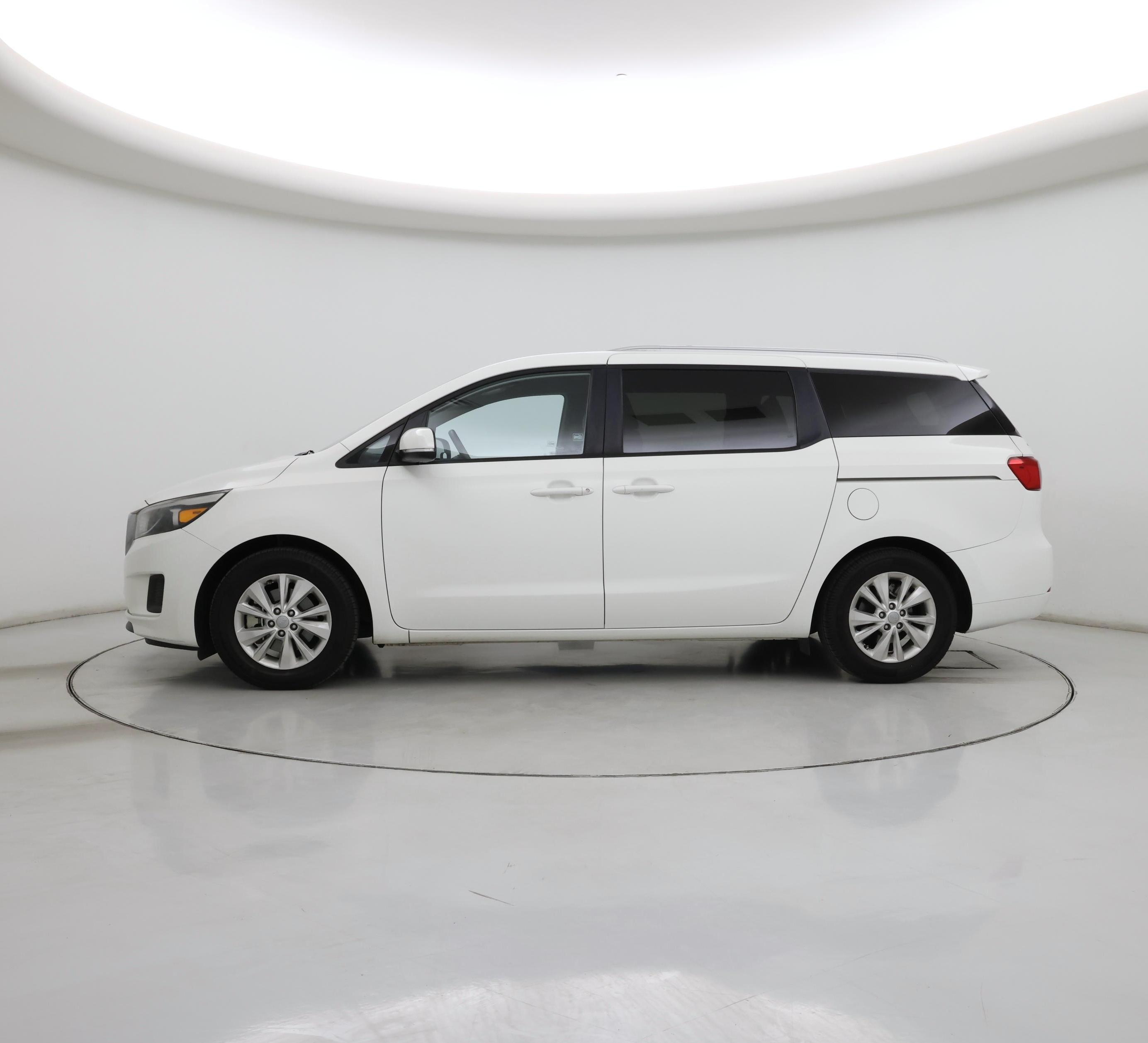 Thumbnail: 2016 Kia Sedona - 3