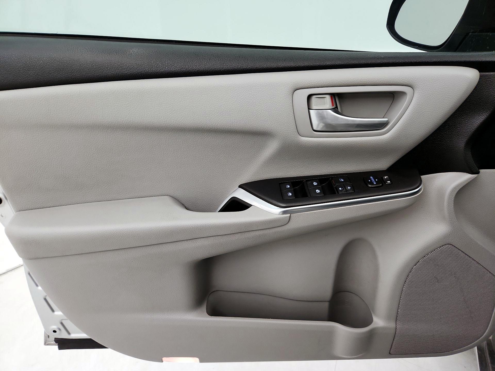 Thumbnail: 2017 Toyota Camry - 12