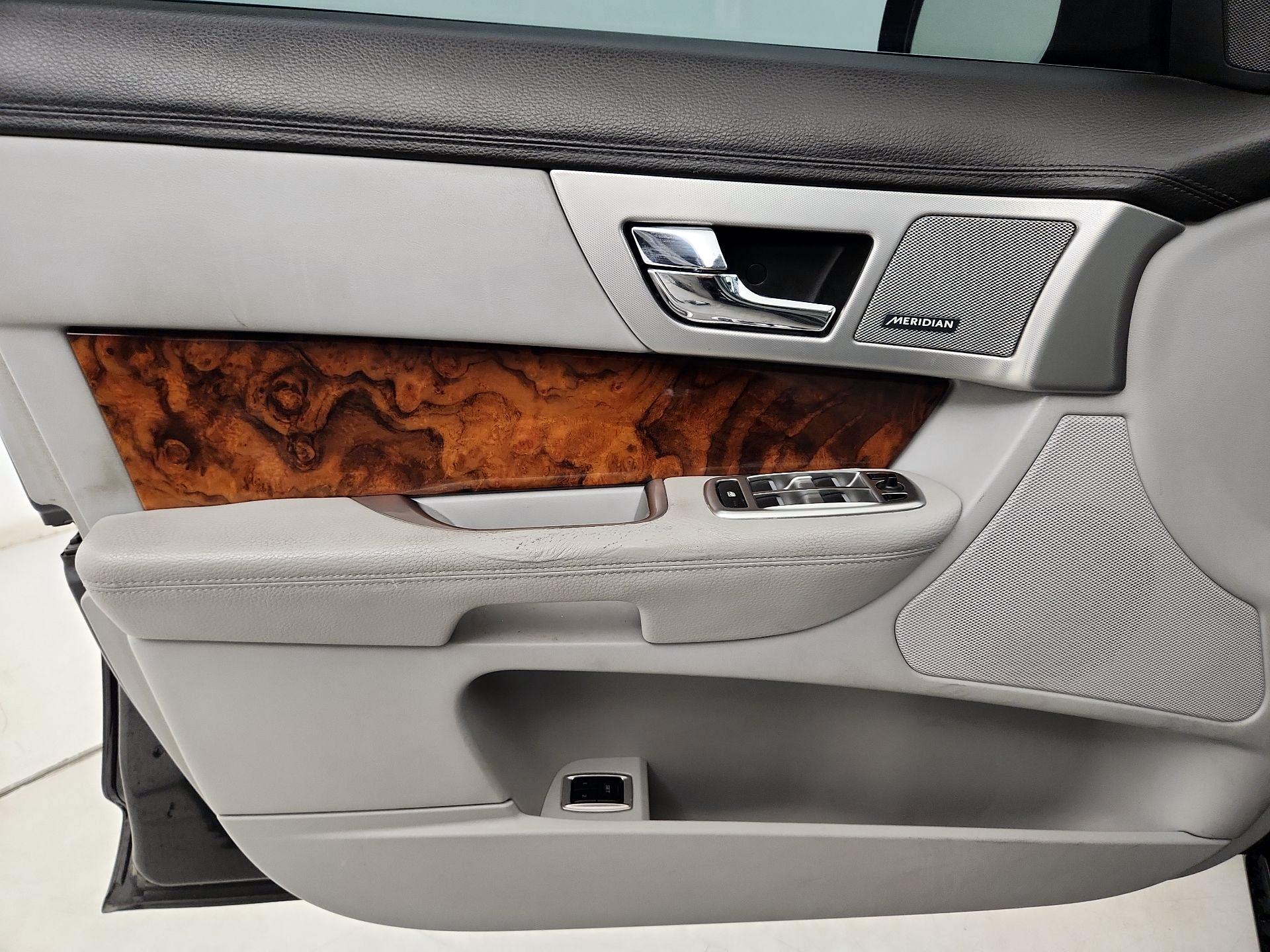 Thumbnail: 2015 Jaguar XF - 12