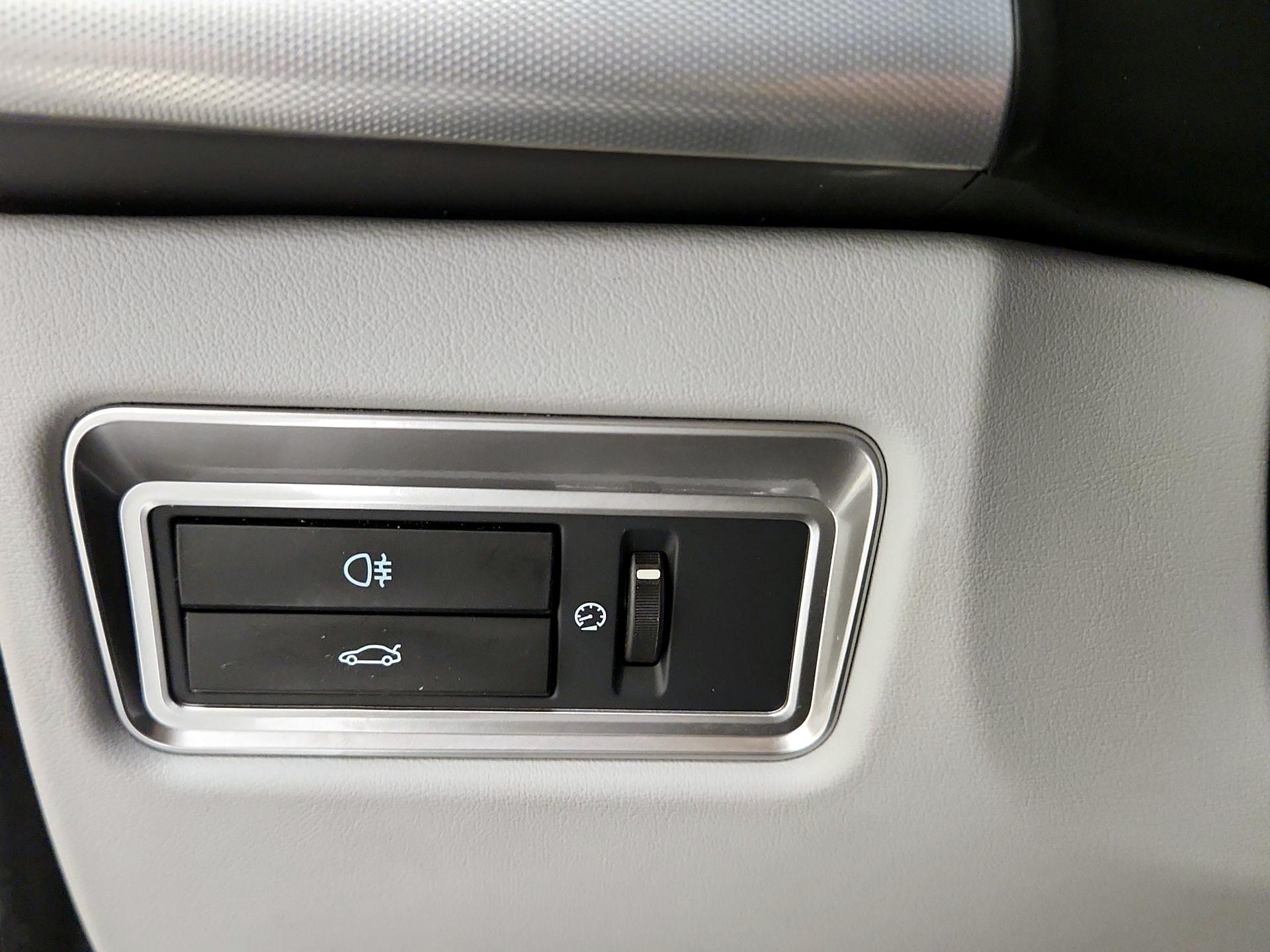 Thumbnail: 2015 Jaguar XF - 13