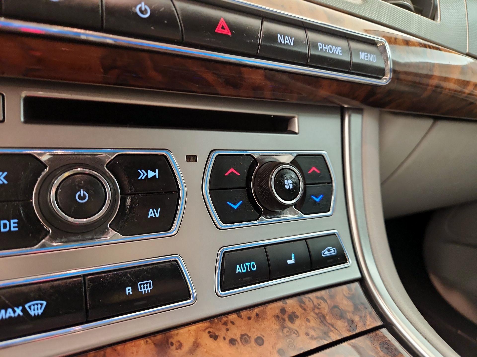 Thumbnail: 2015 Jaguar XF - 17