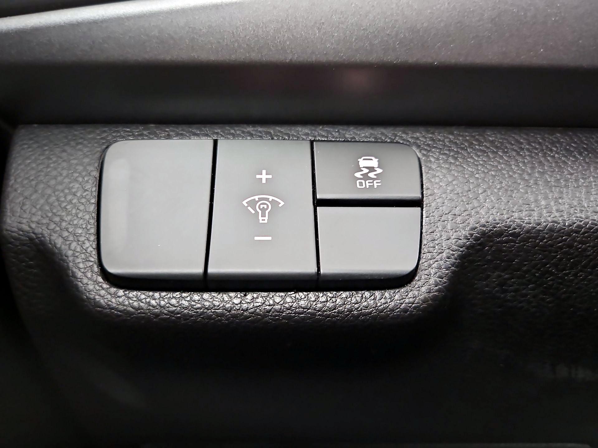 Thumbnail: 2023 Kia Rio - 13