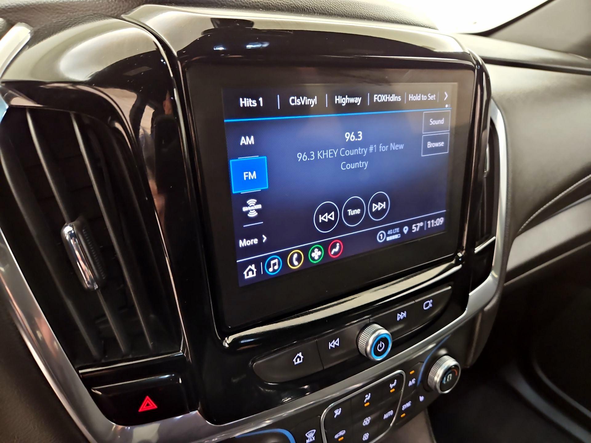 Thumbnail: 2023 Chevrolet Traverse - 15