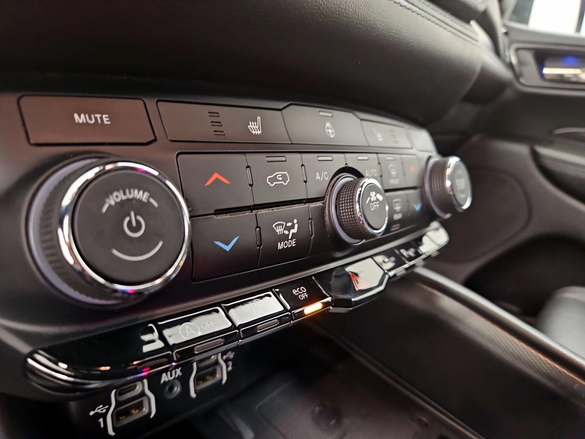 Thumbnail: 2022 Dodge Durango - 17