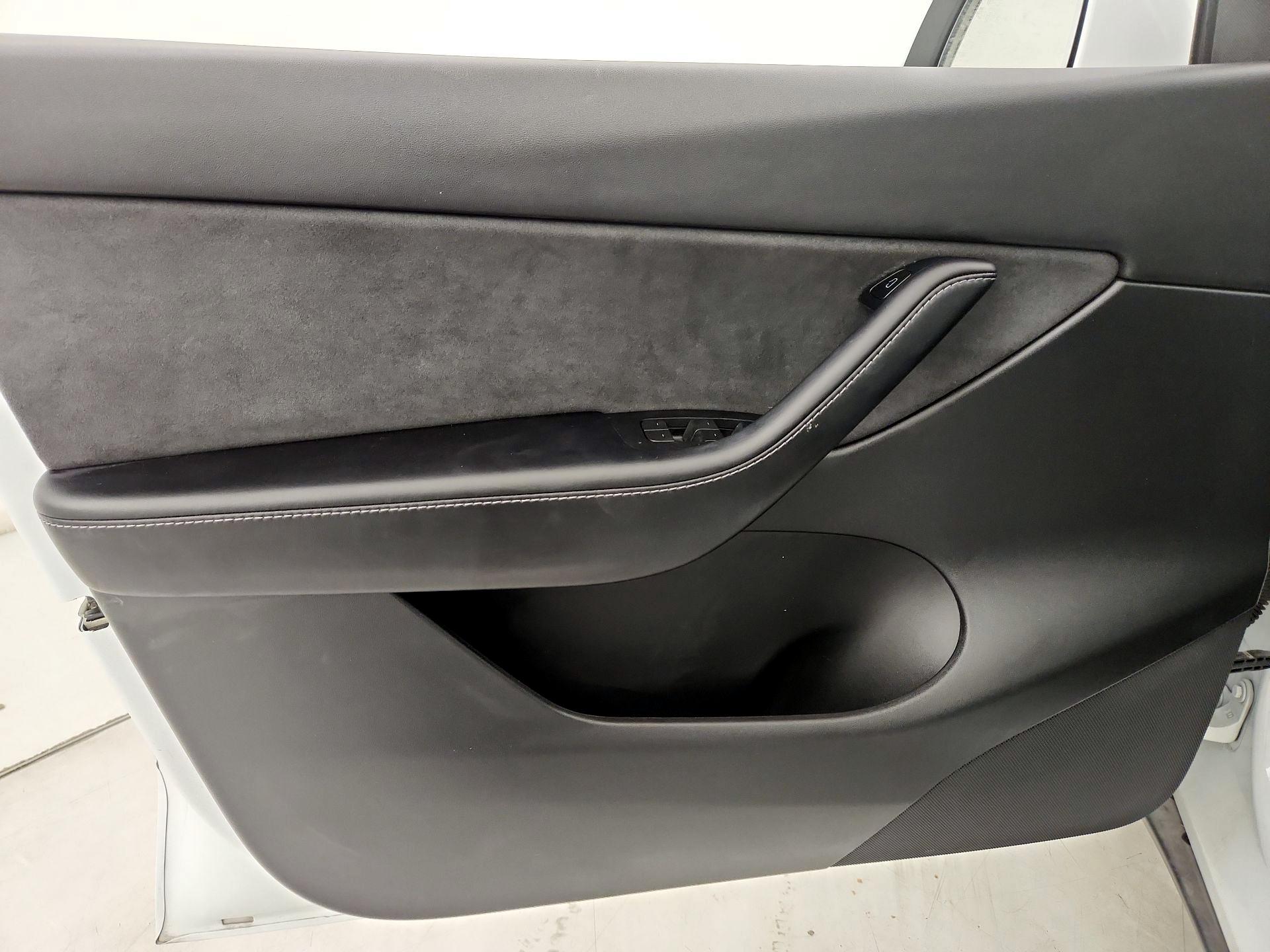 Thumbnail: 2022 Tesla Model Y - 12